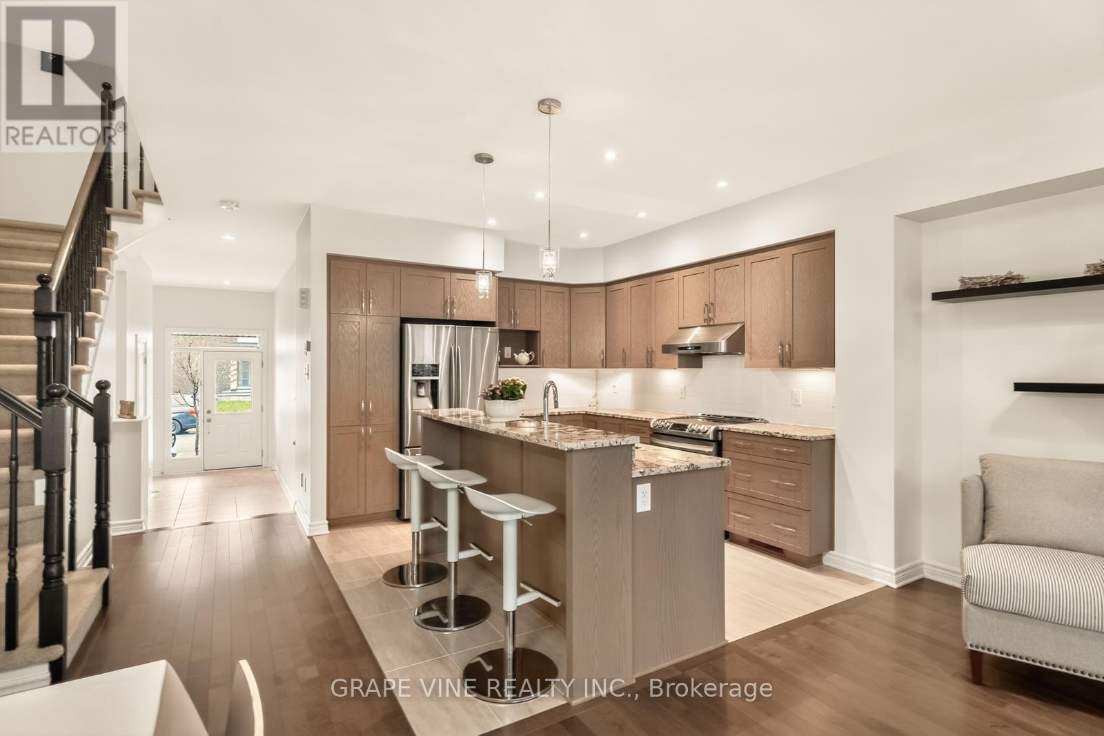 383 MEMORIAL GROVE - 8