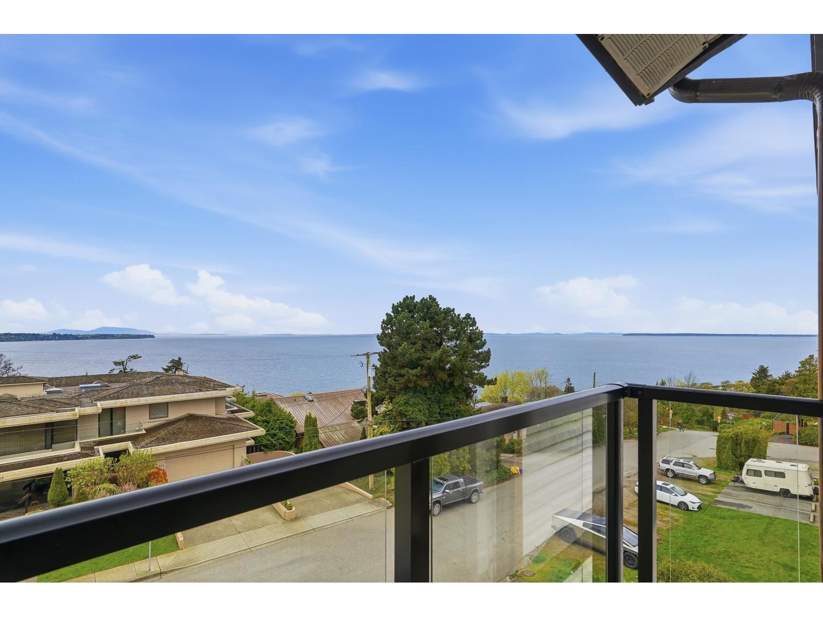 301 15041 PROSPECT AVENUE, White Rock