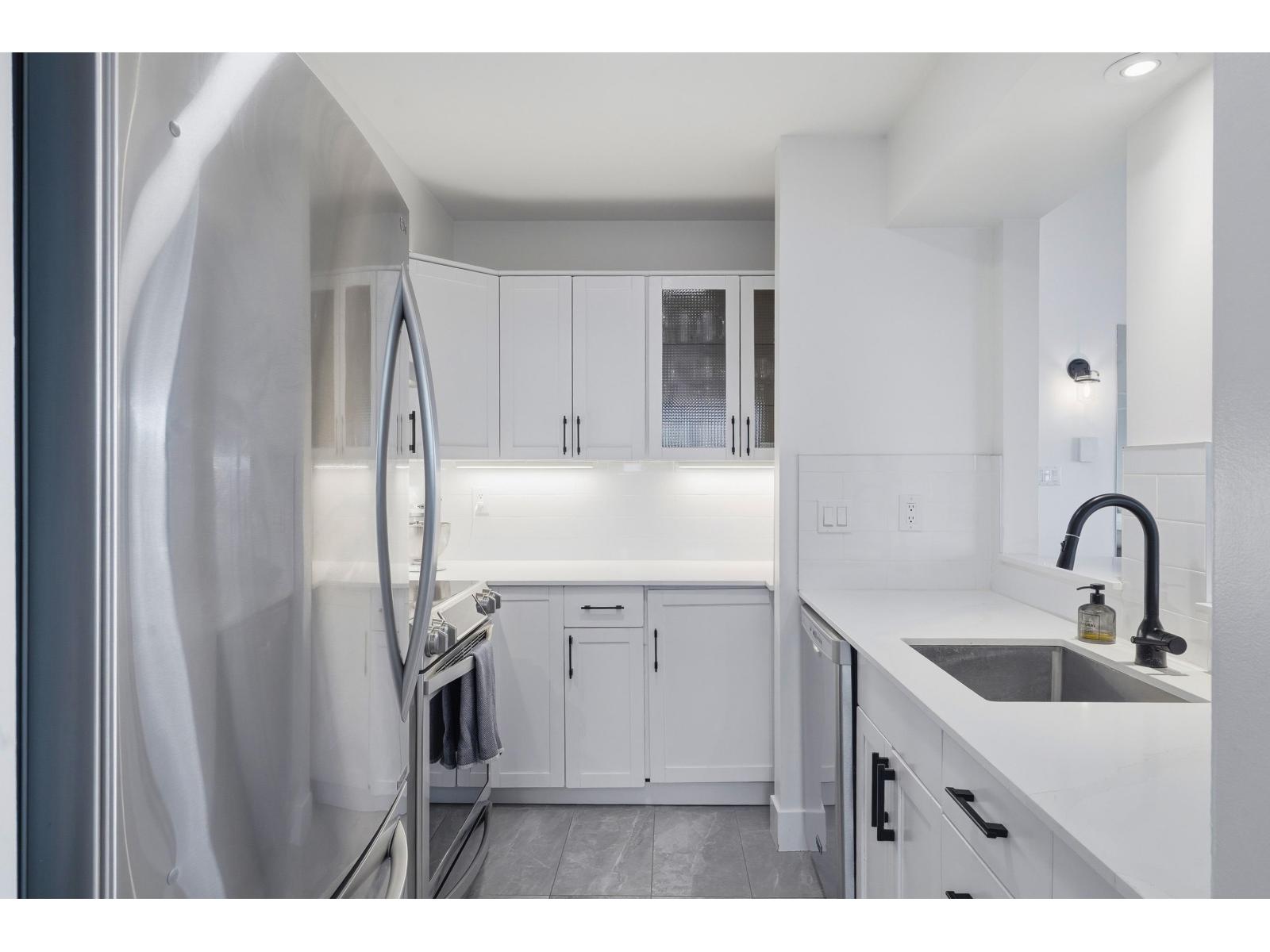 301 15041 PROSPECT AVENUE, White Rock