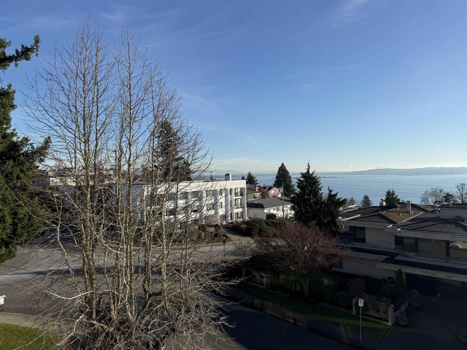 301 15041 PROSPECT AVENUE, White Rock