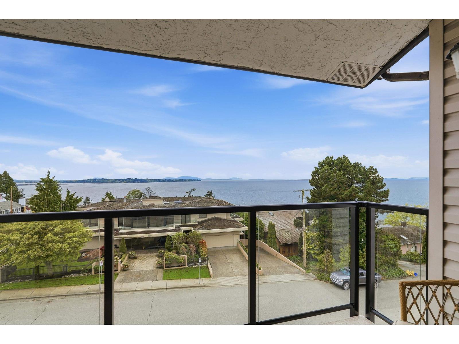 301 15041 PROSPECT AVENUE, White Rock