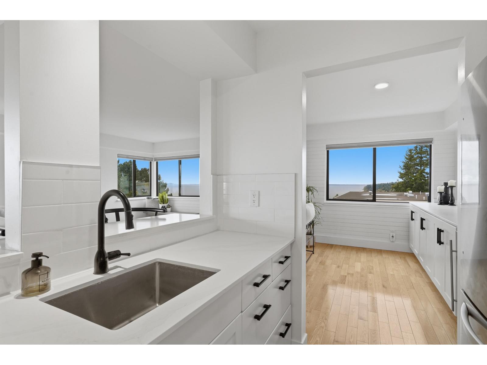 301 15041 PROSPECT AVENUE, White Rock