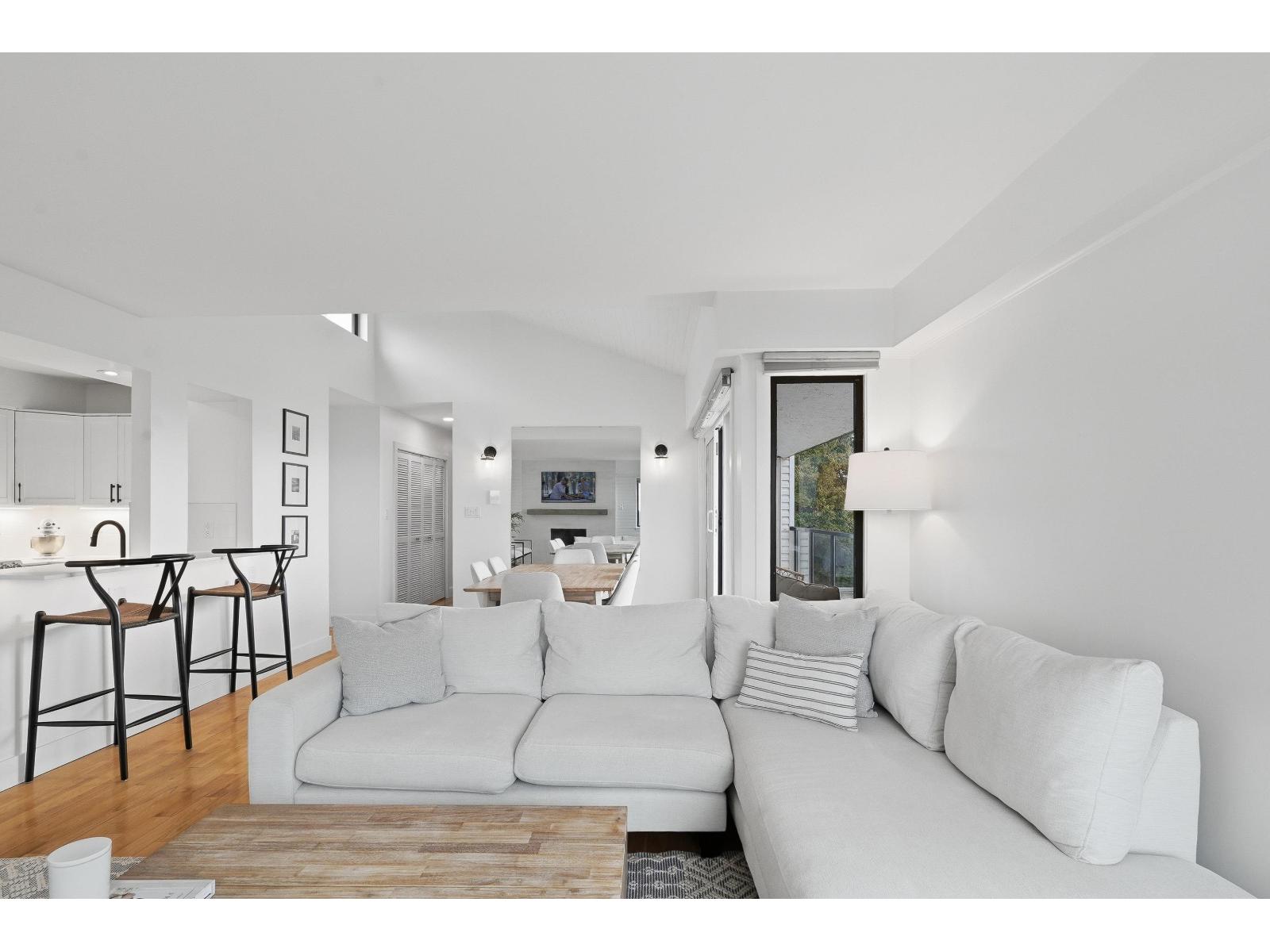 301 15041 PROSPECT AVENUE, White Rock