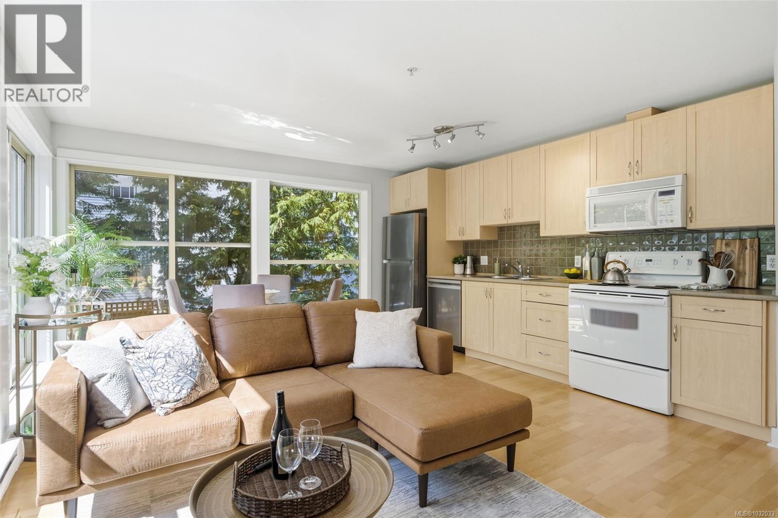 206 1155 Yates Street, Victoria