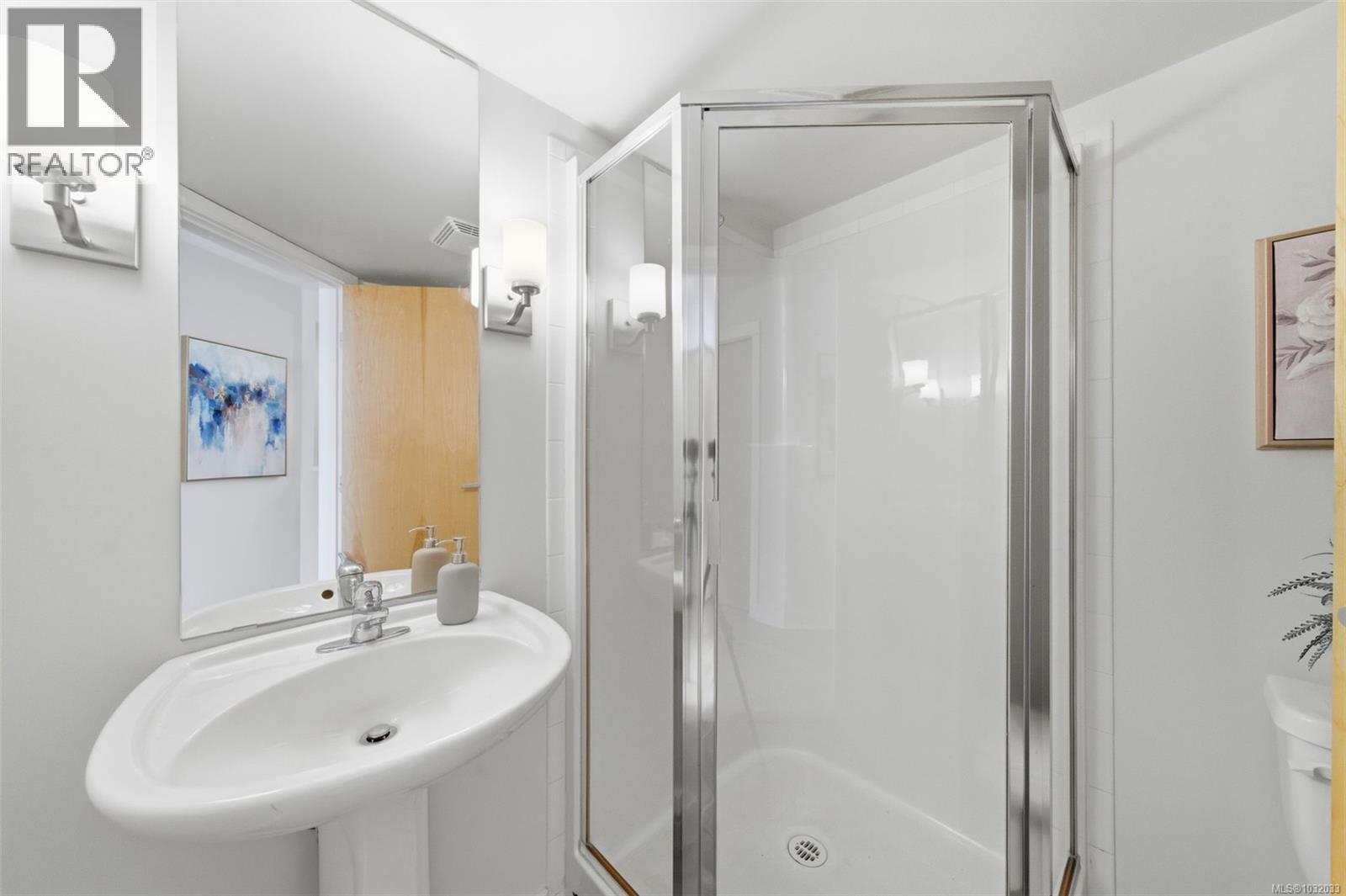 206 1155 Yates Street, Victoria