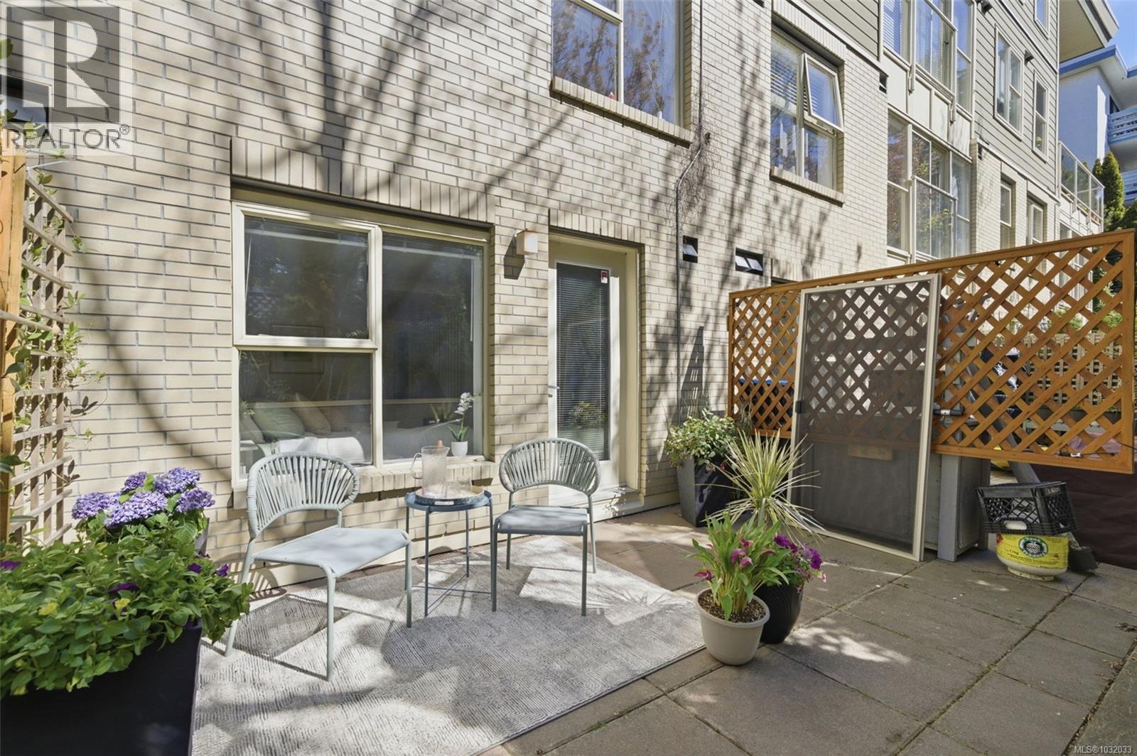 206 1155 Yates Street, Victoria