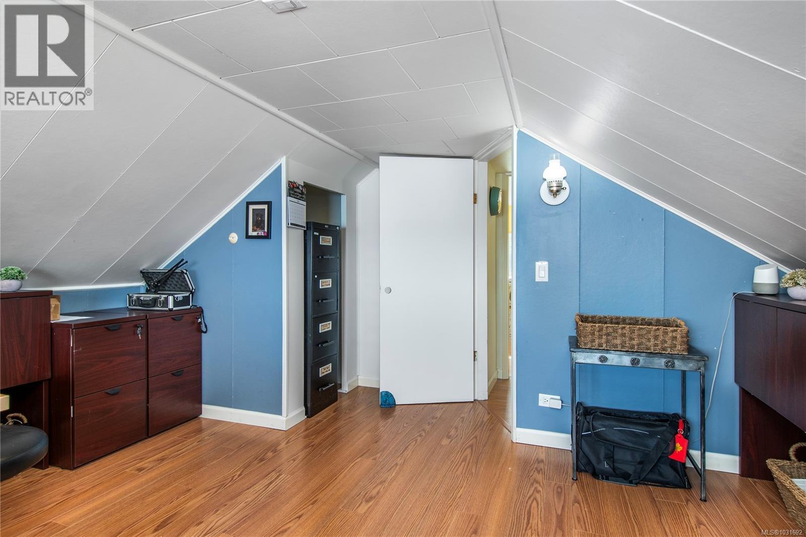 4123 ISLAND HWY S - 31