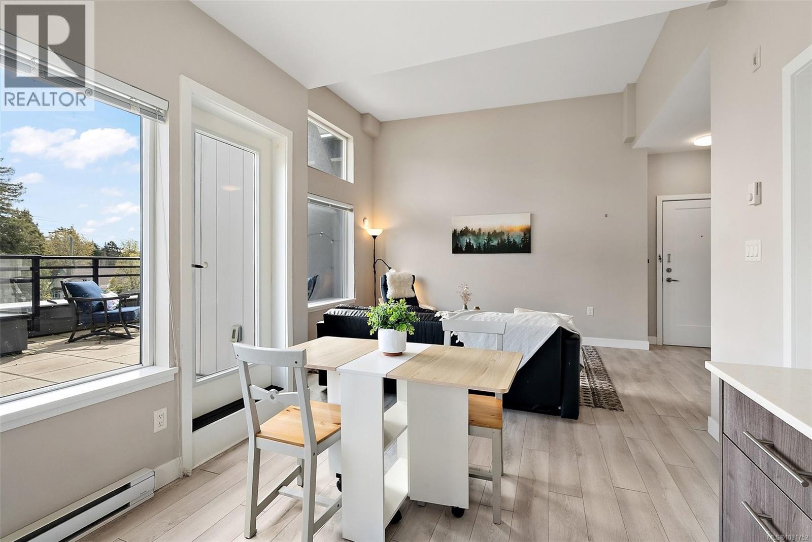 503 1018 Inverness Road, Saanich