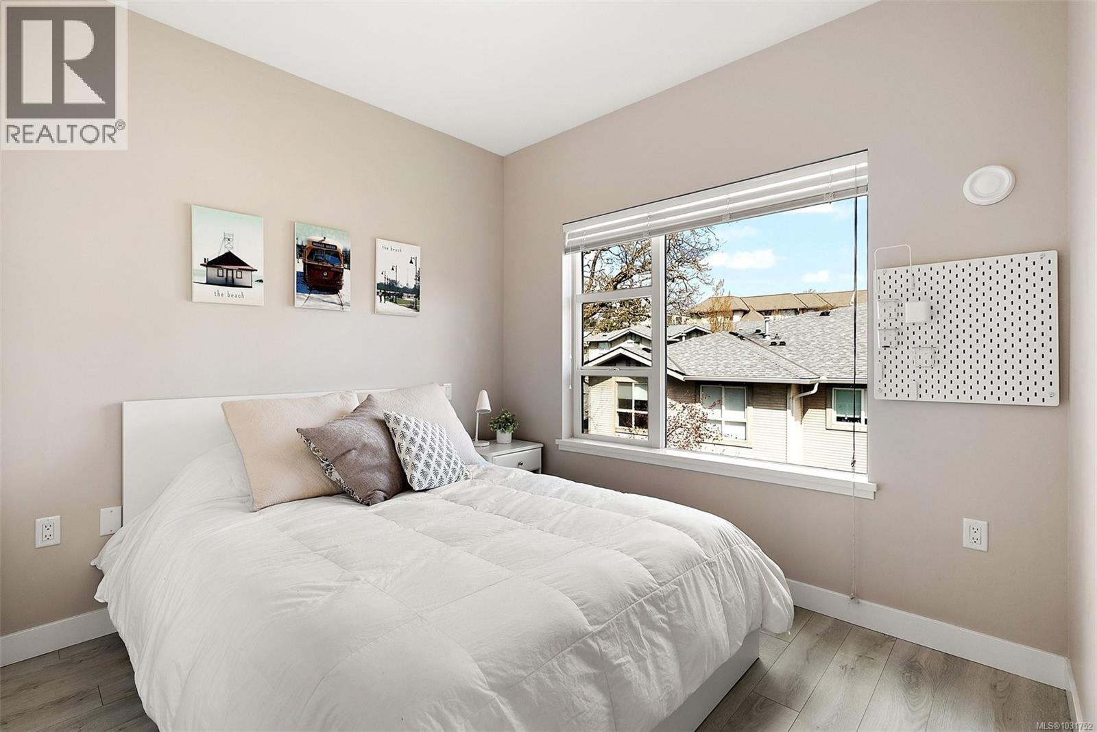 503 1018 Inverness Road, Saanich