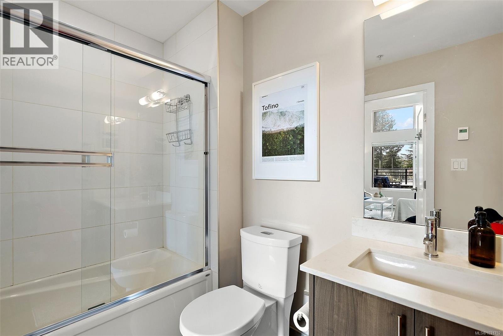 503 1018 Inverness Road, Saanich