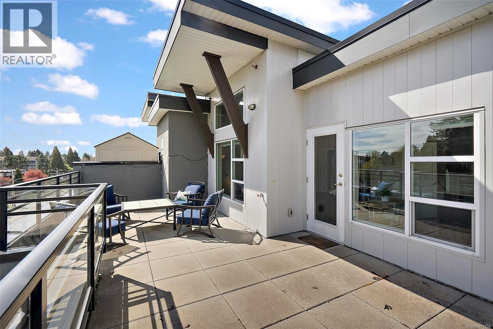 503 1018 Inverness Road, Saanich