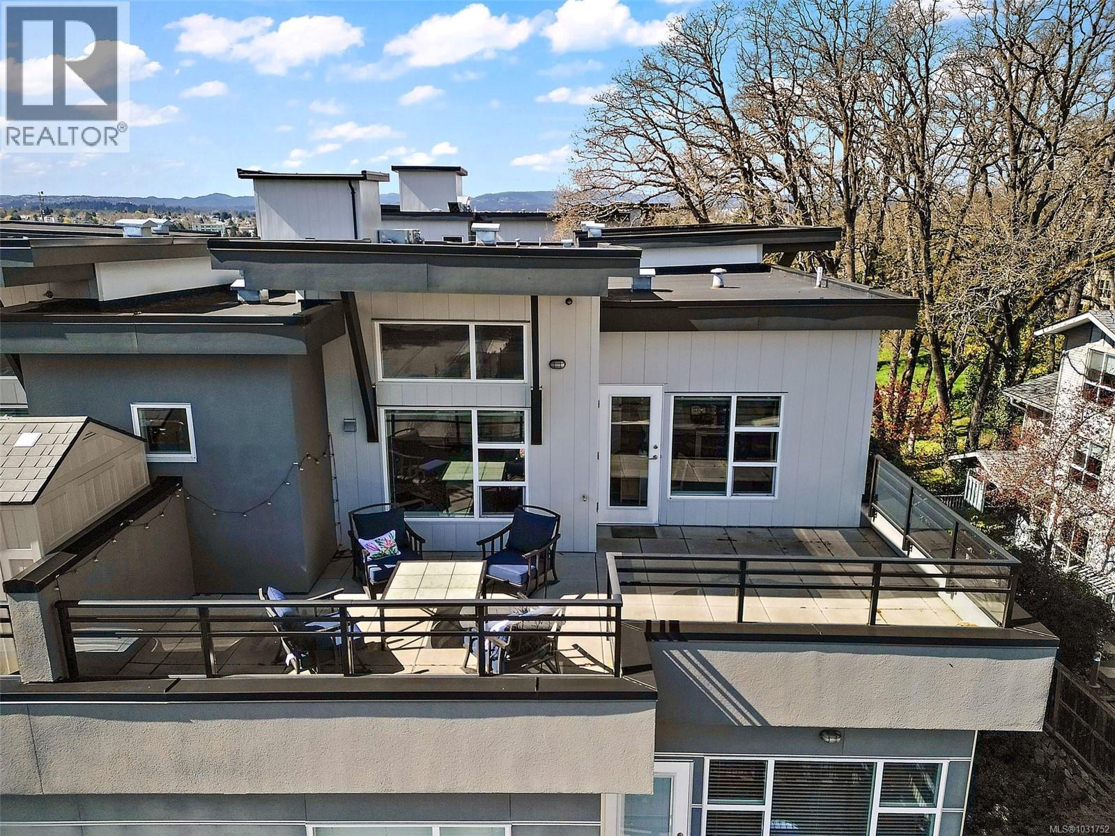 503 1018 Inverness Road, Saanich