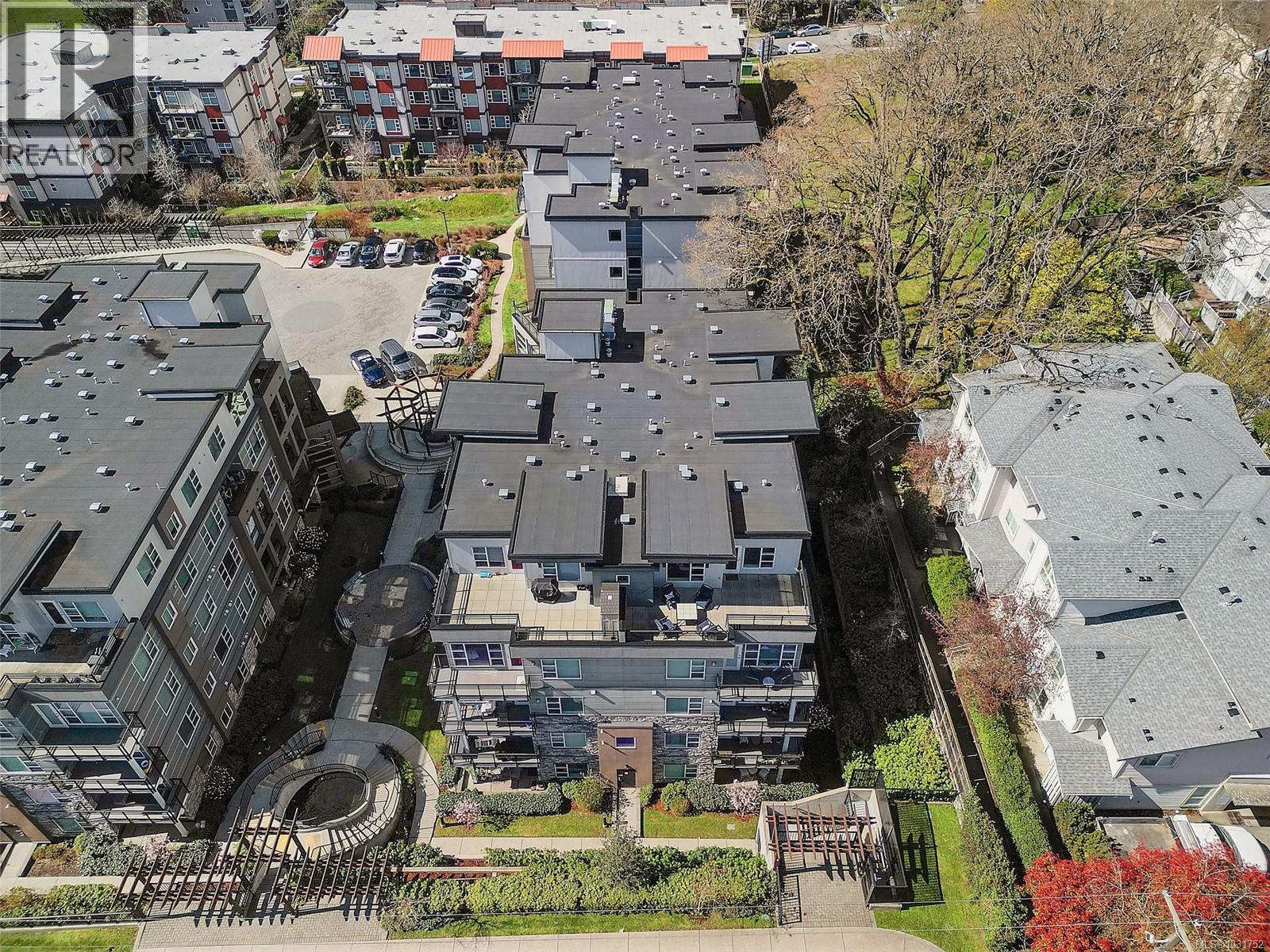 503 1018 Inverness Road, Saanich