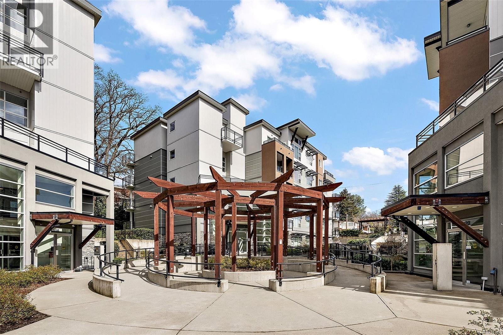 503 1018 Inverness Road, Saanich