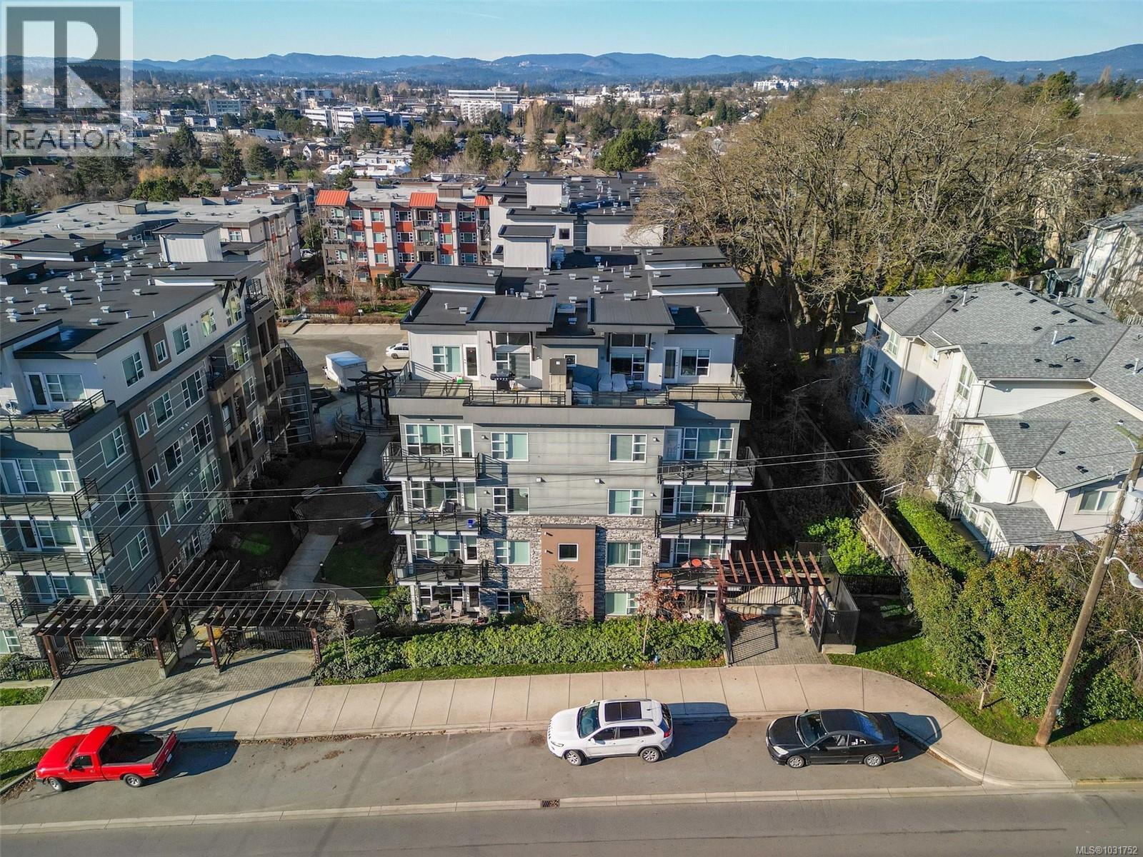 503 1018 Inverness Road, Saanich