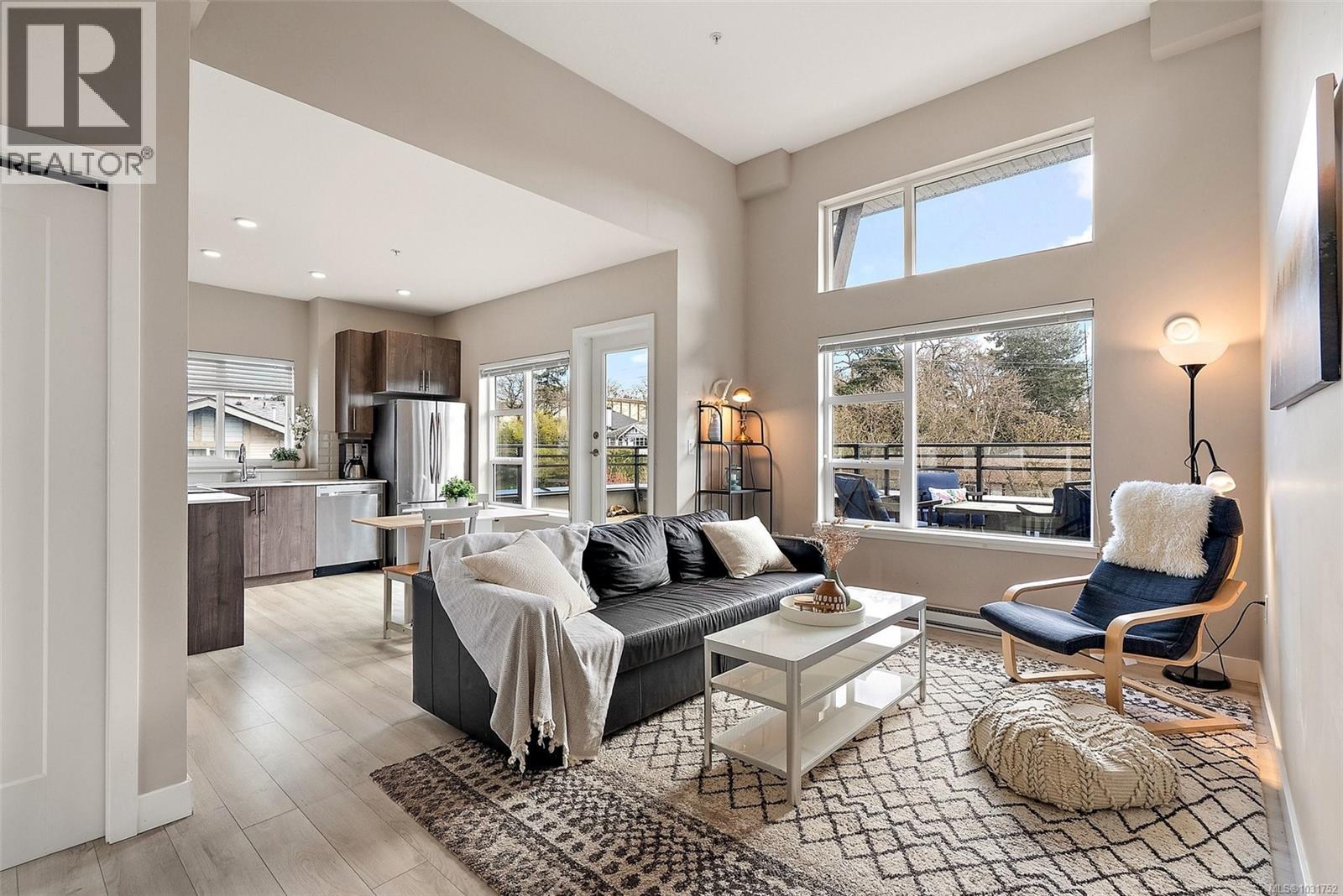 503 1018 Inverness Road, Saanich