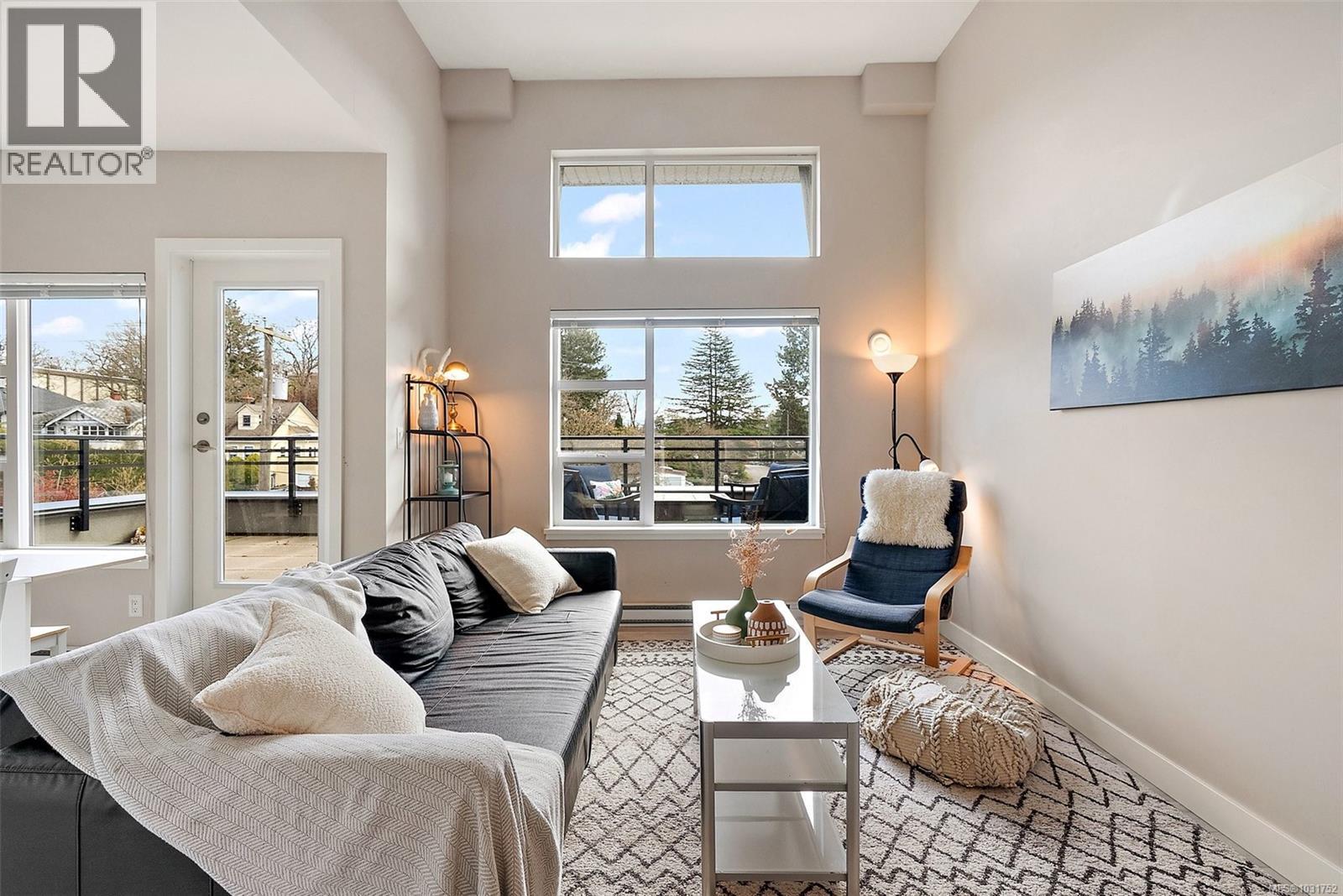 503 1018 Inverness Road, Saanich