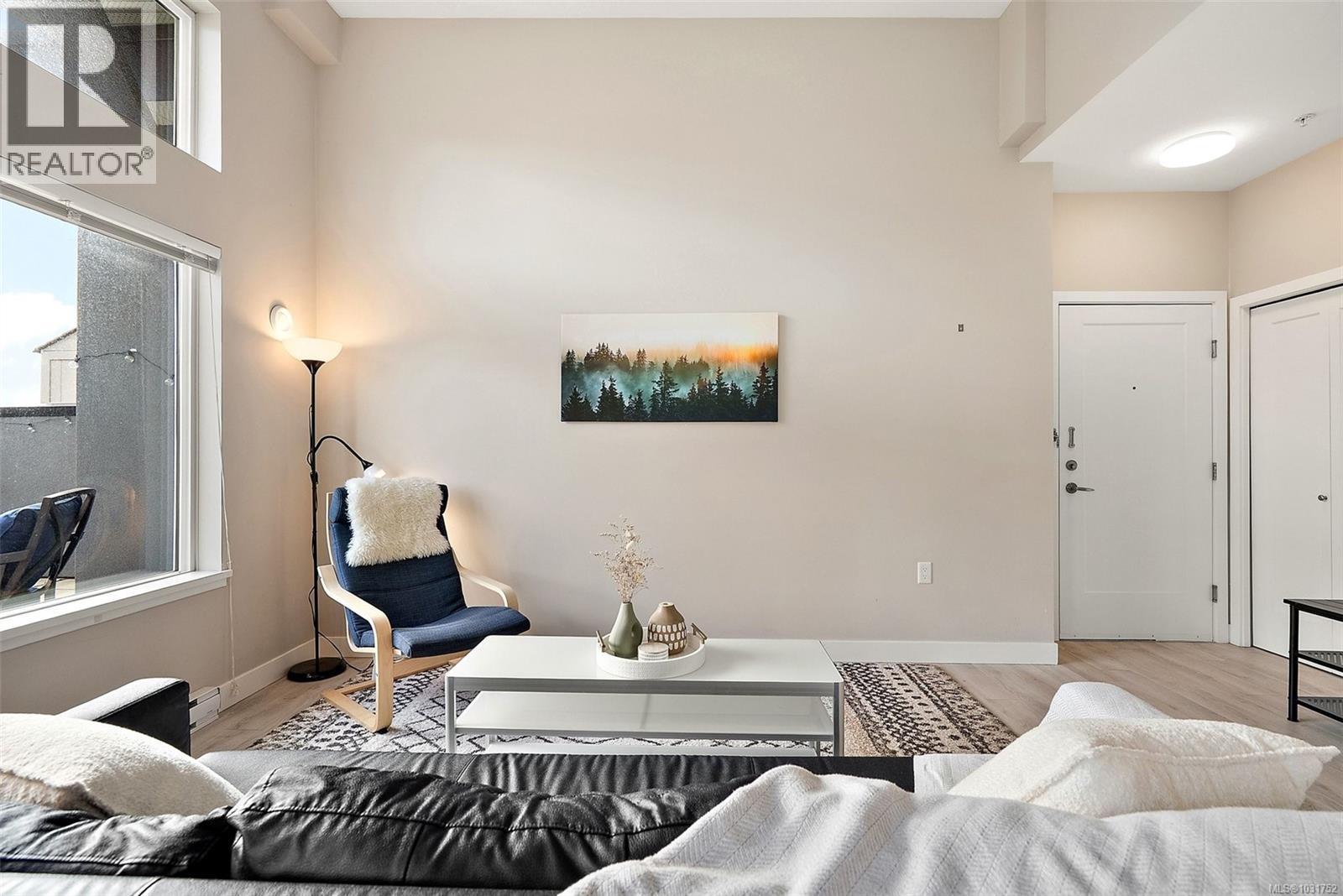 503 1018 Inverness Road, Saanich