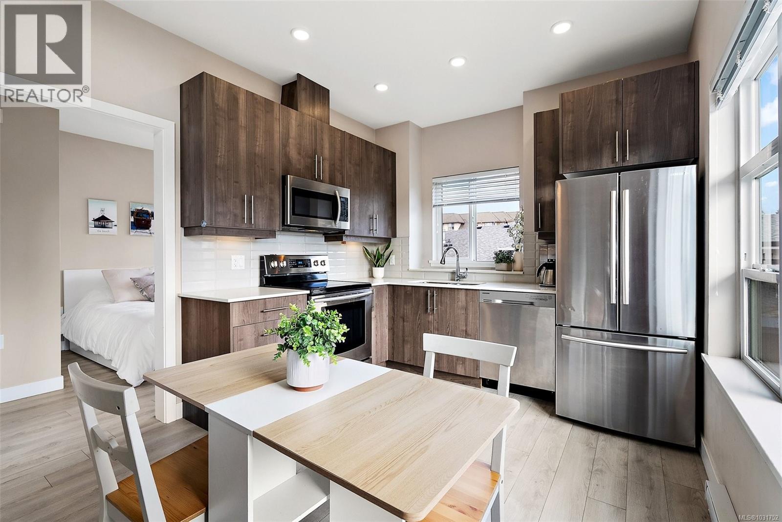 503 1018 Inverness Road, Saanich