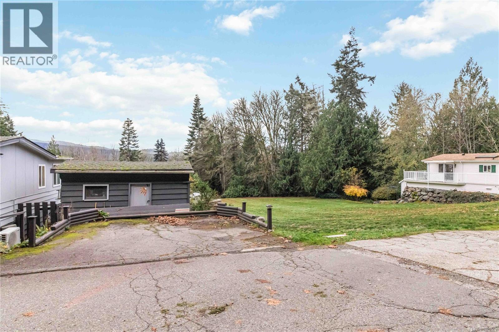 #4 5838 BLYTHWOOD RD - 33