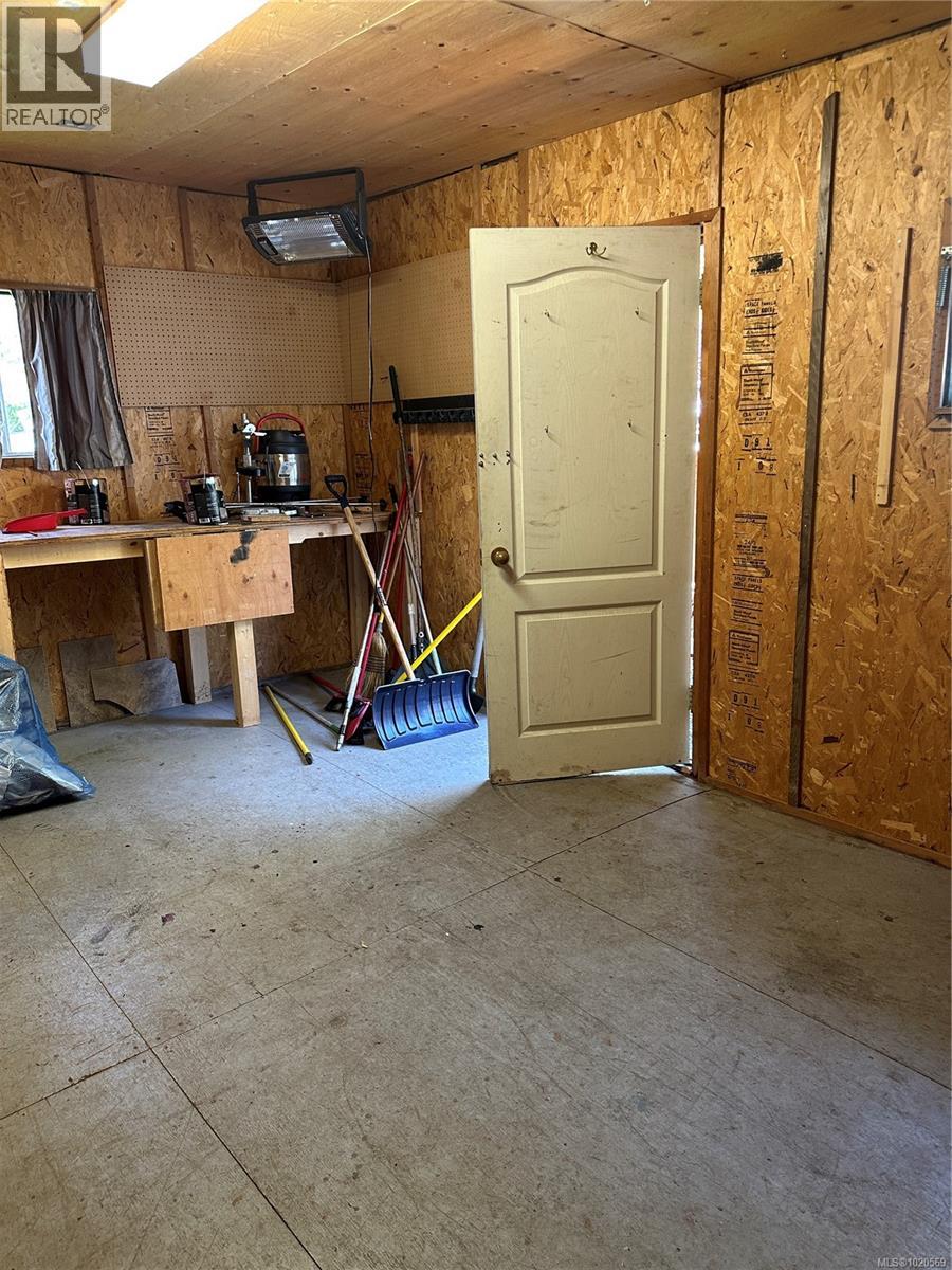 #4 5838 BLYTHWOOD RD - 40