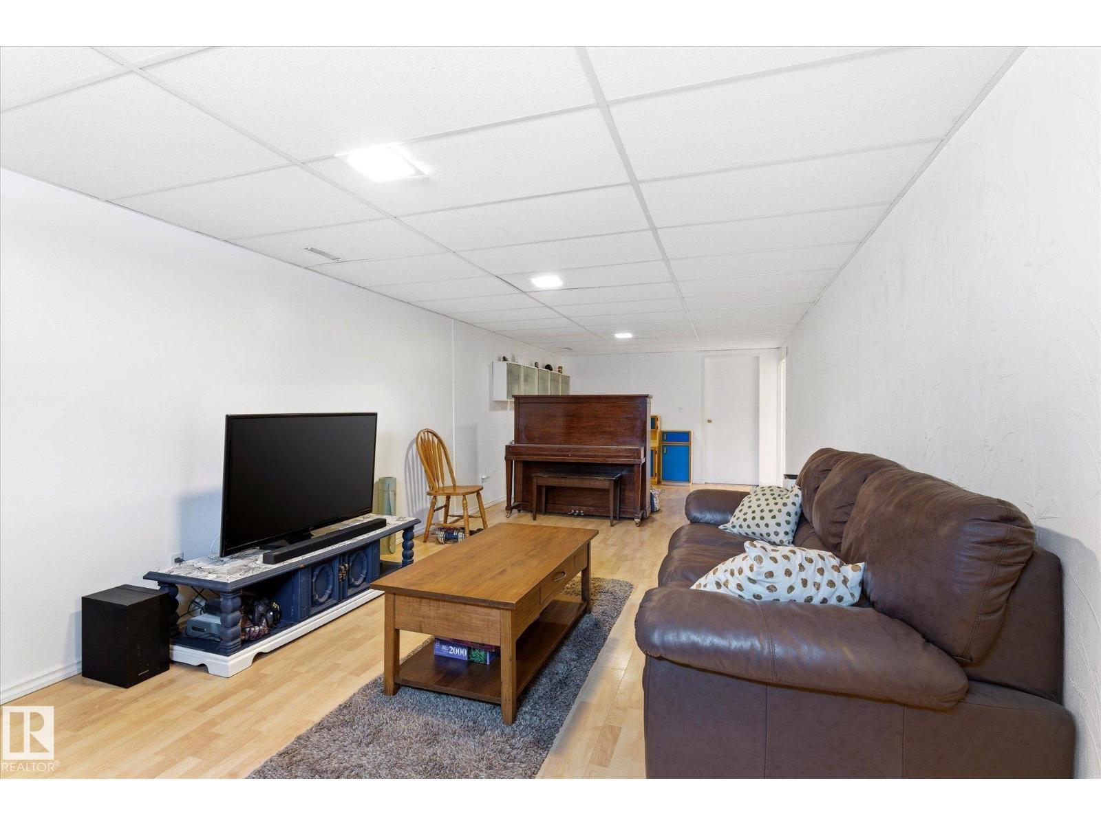 4315 105A AV NW, Edmonton