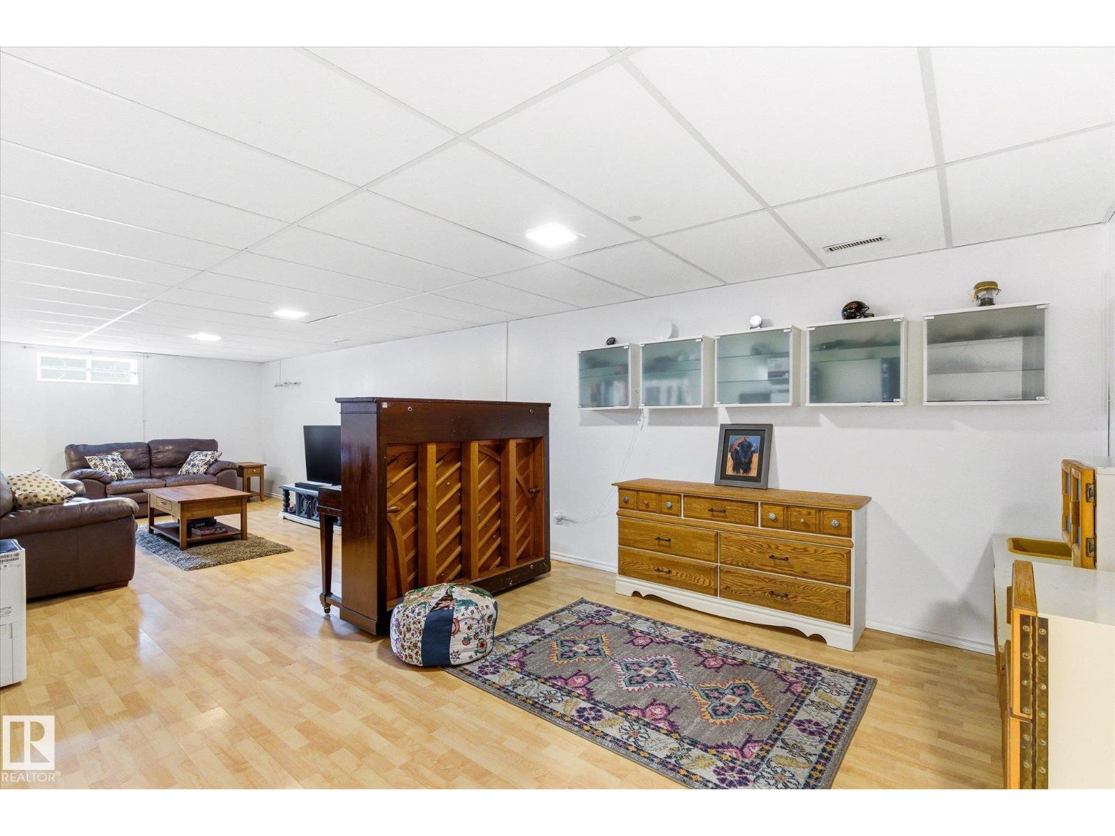 4315 105A AV NW, Edmonton