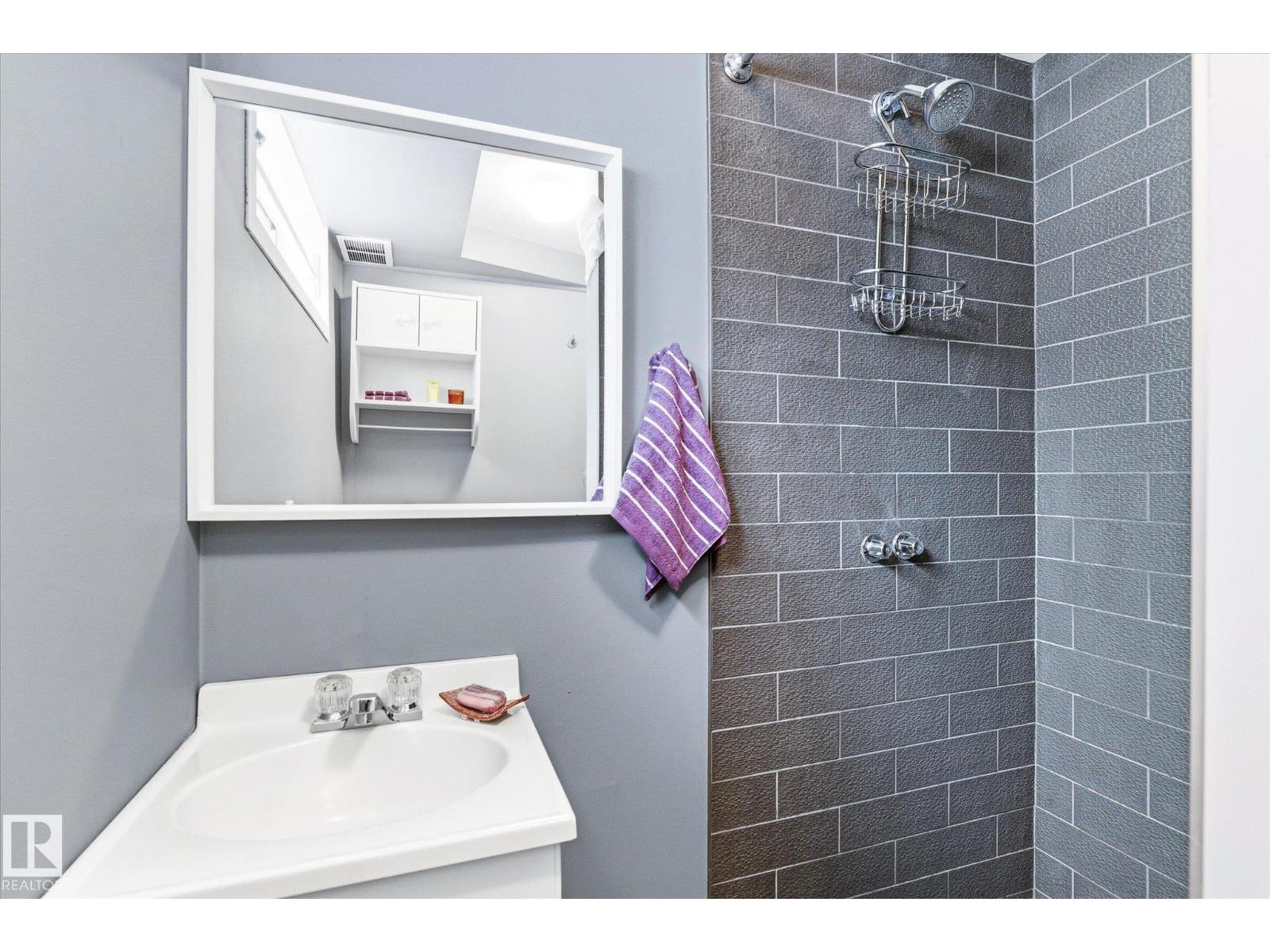 4315 105A AV NW, Edmonton