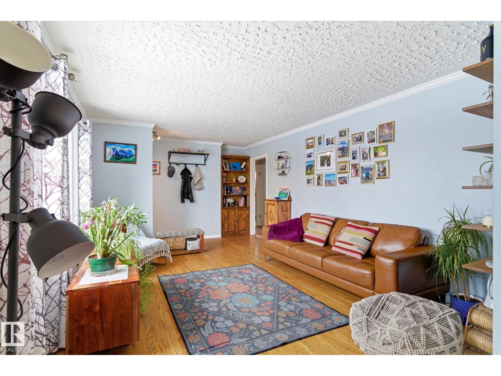 4315 105A AV NW, Edmonton