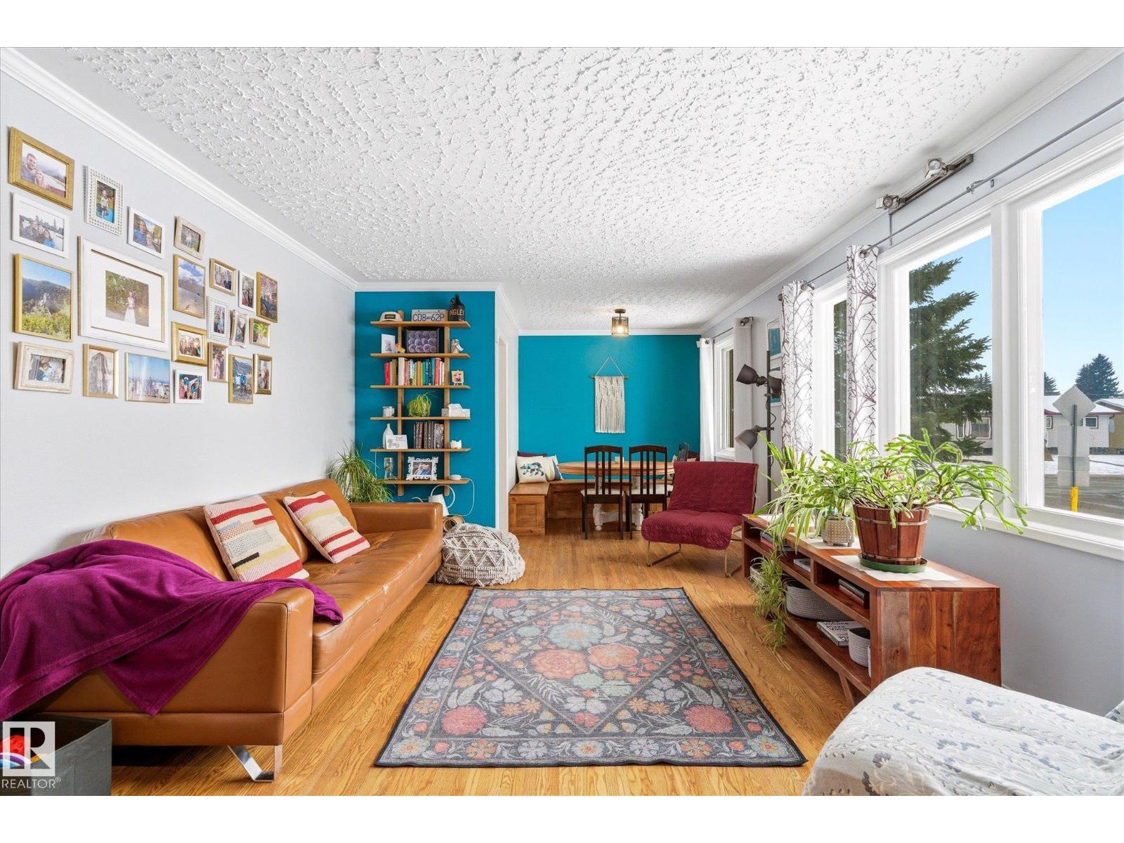 4315 105A AV NW, Edmonton