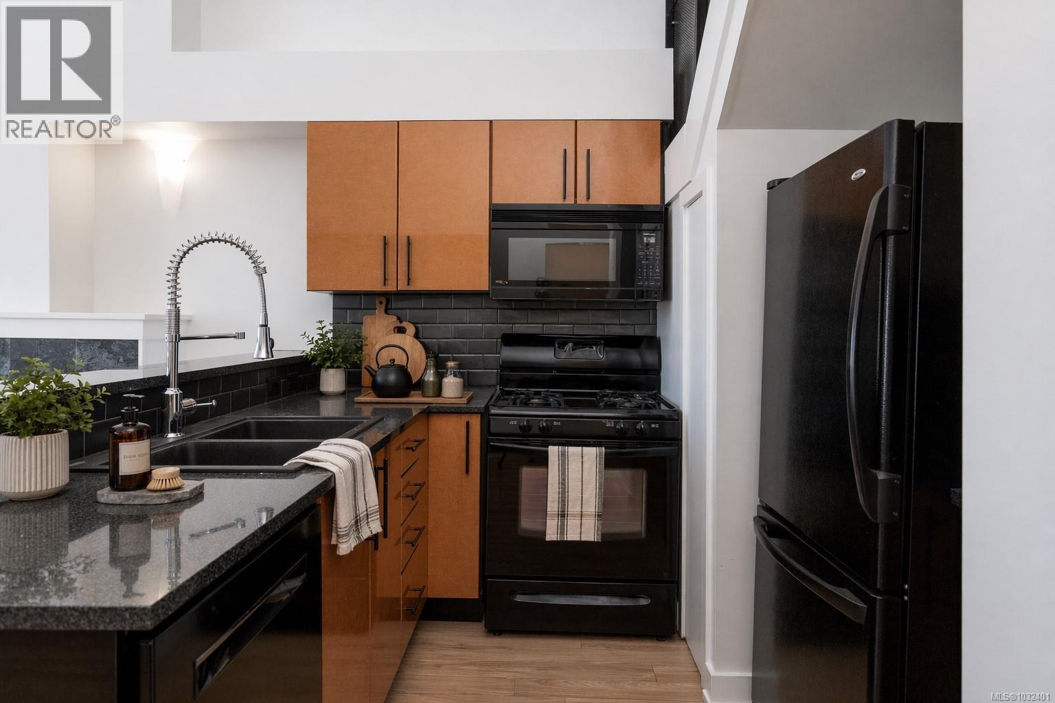 #323 599 PANDORA AVE - 19