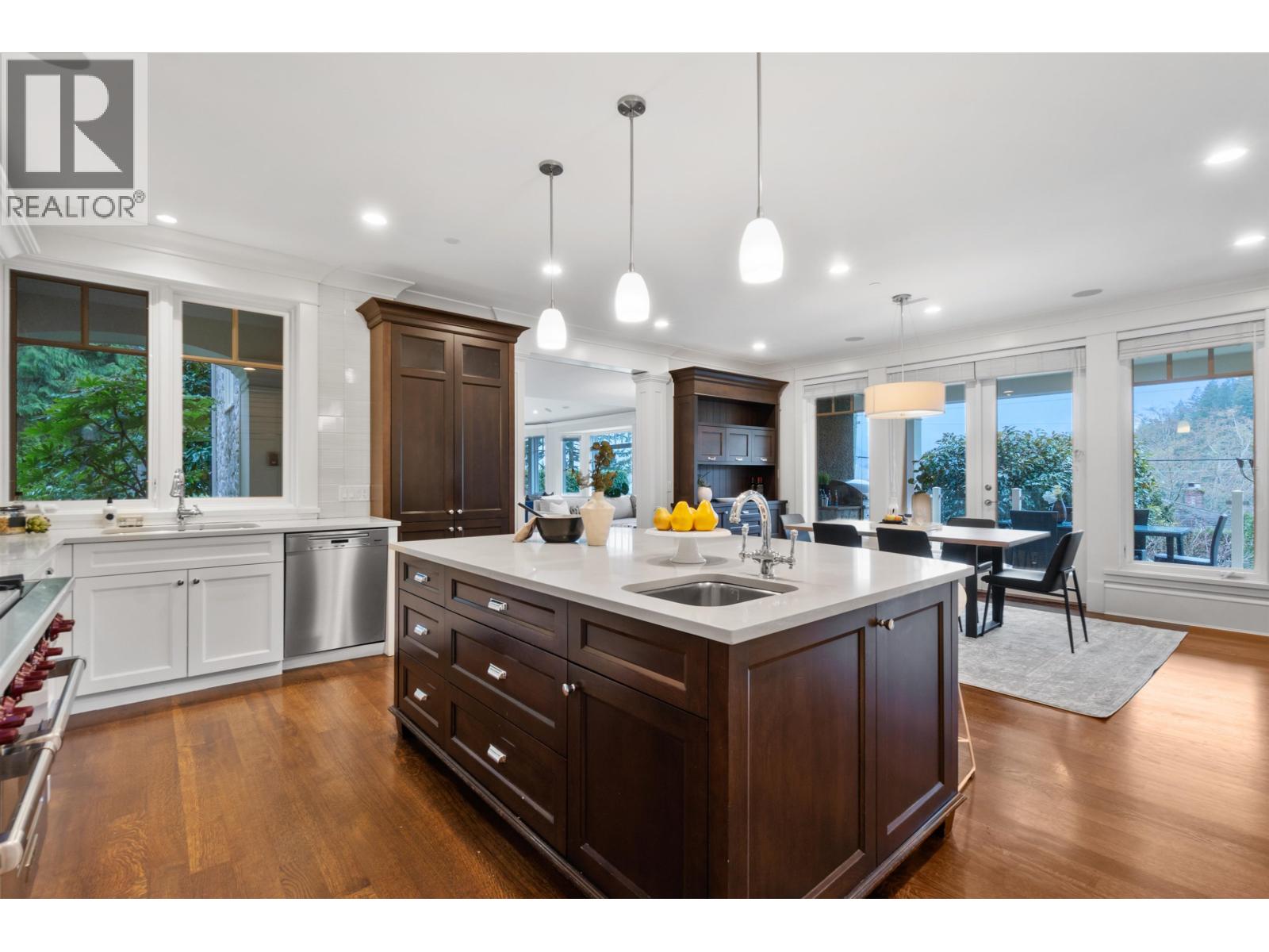 6105 GLENEAGLES DRIVE, West Vancouver