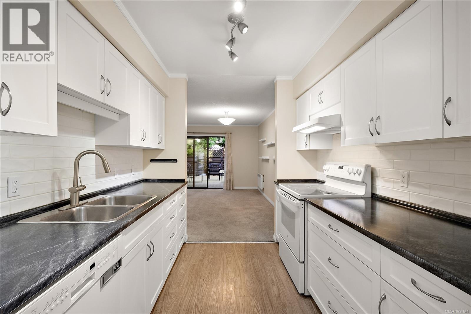 #13 897 ADMIRALS RD - 10