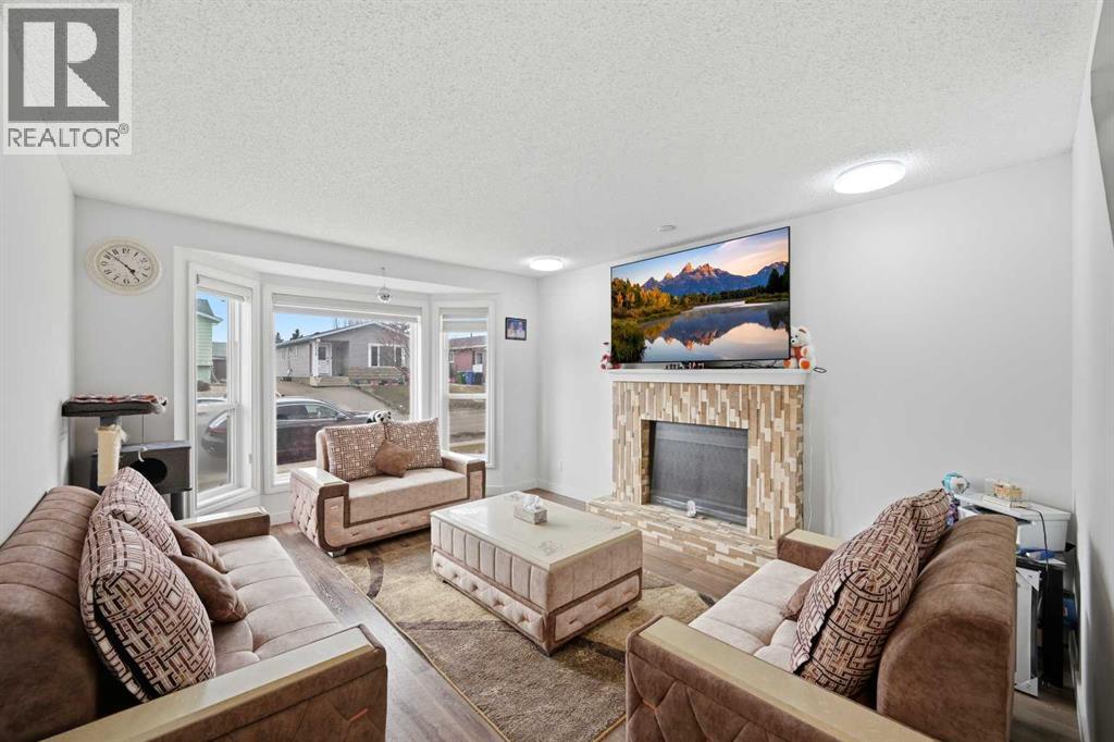 Single Family House for Sale in  Castlebrook Road NE Castleridge Calgary 