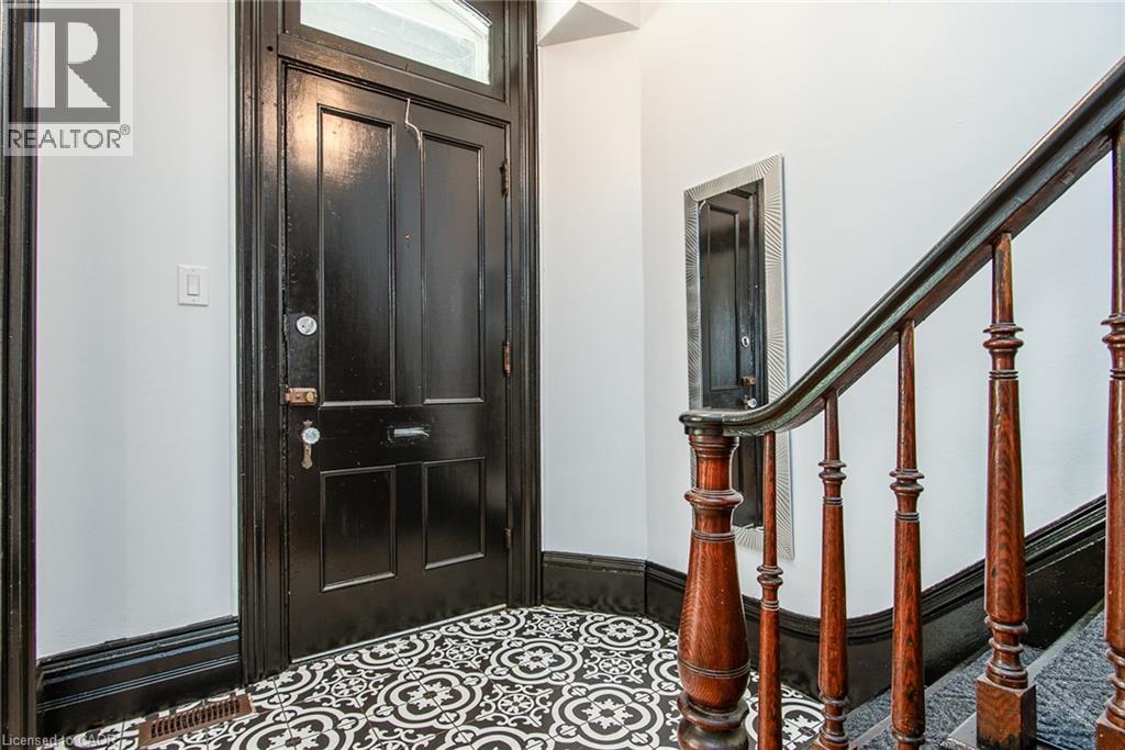 12 PEARL Street, Brantford, Ontario N3T3N4 - Photo 3