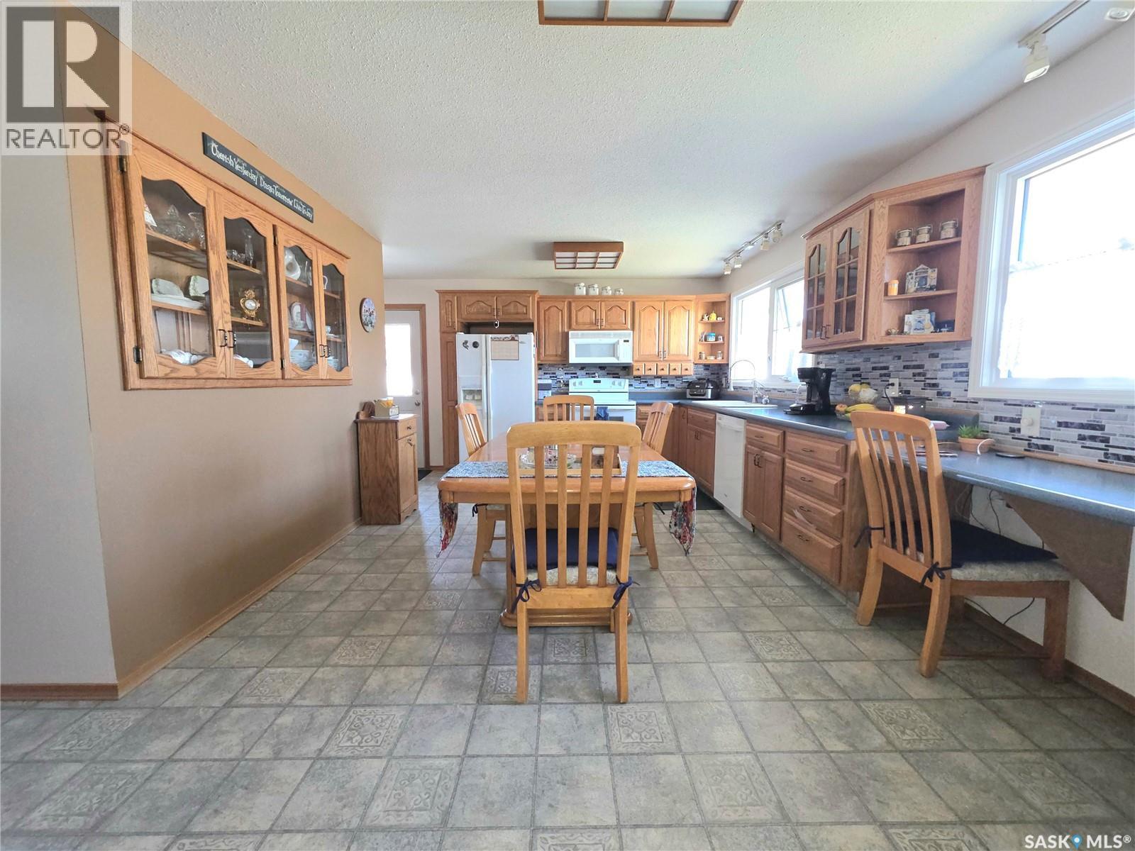 101 Fraser AVENUE - 2