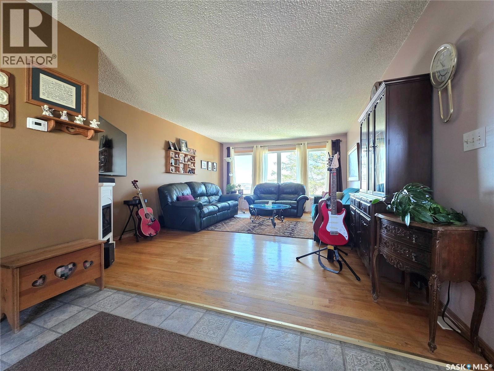 101 Fraser AVENUE - 3