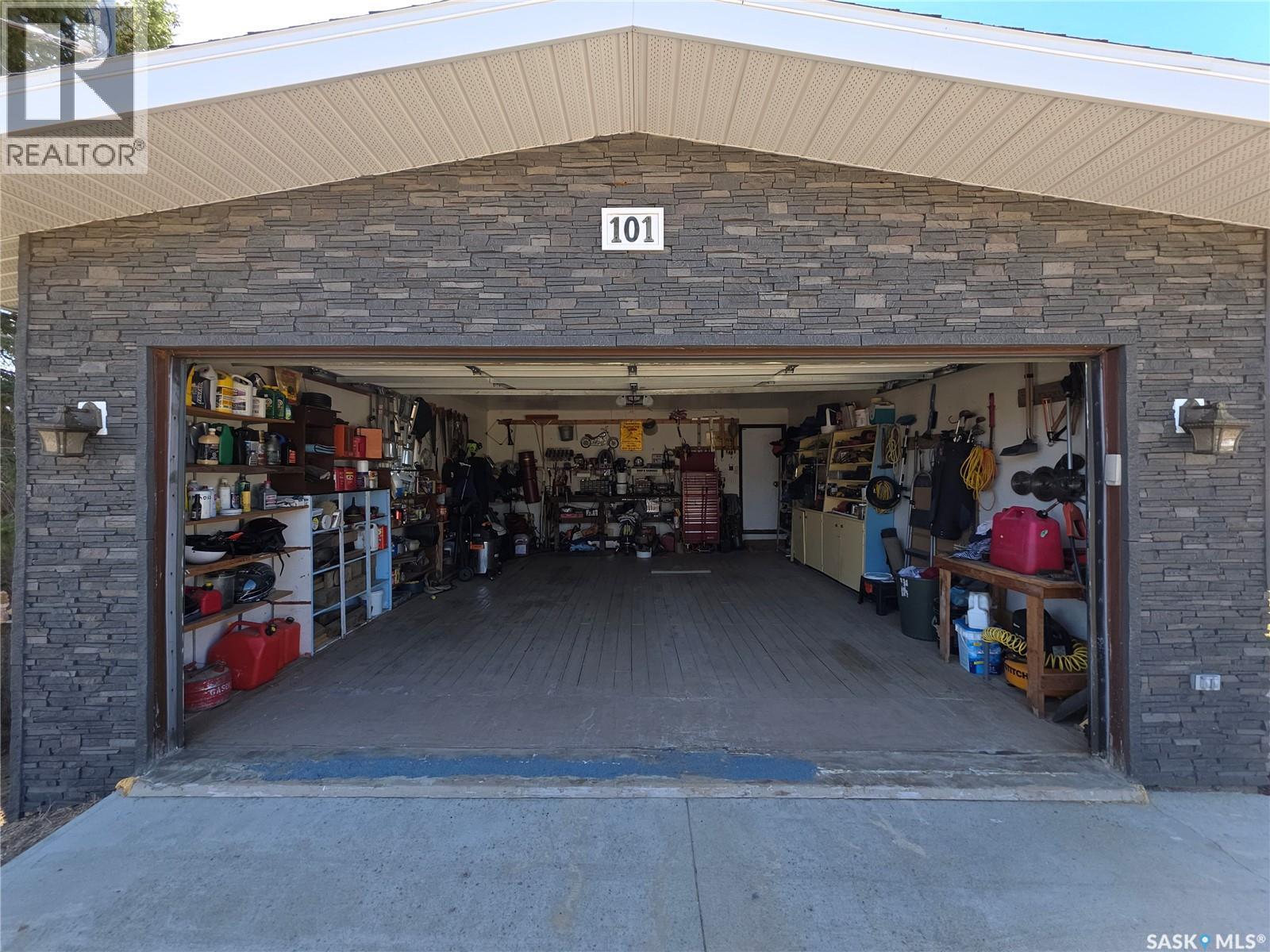 101 Fraser AVENUE - 33