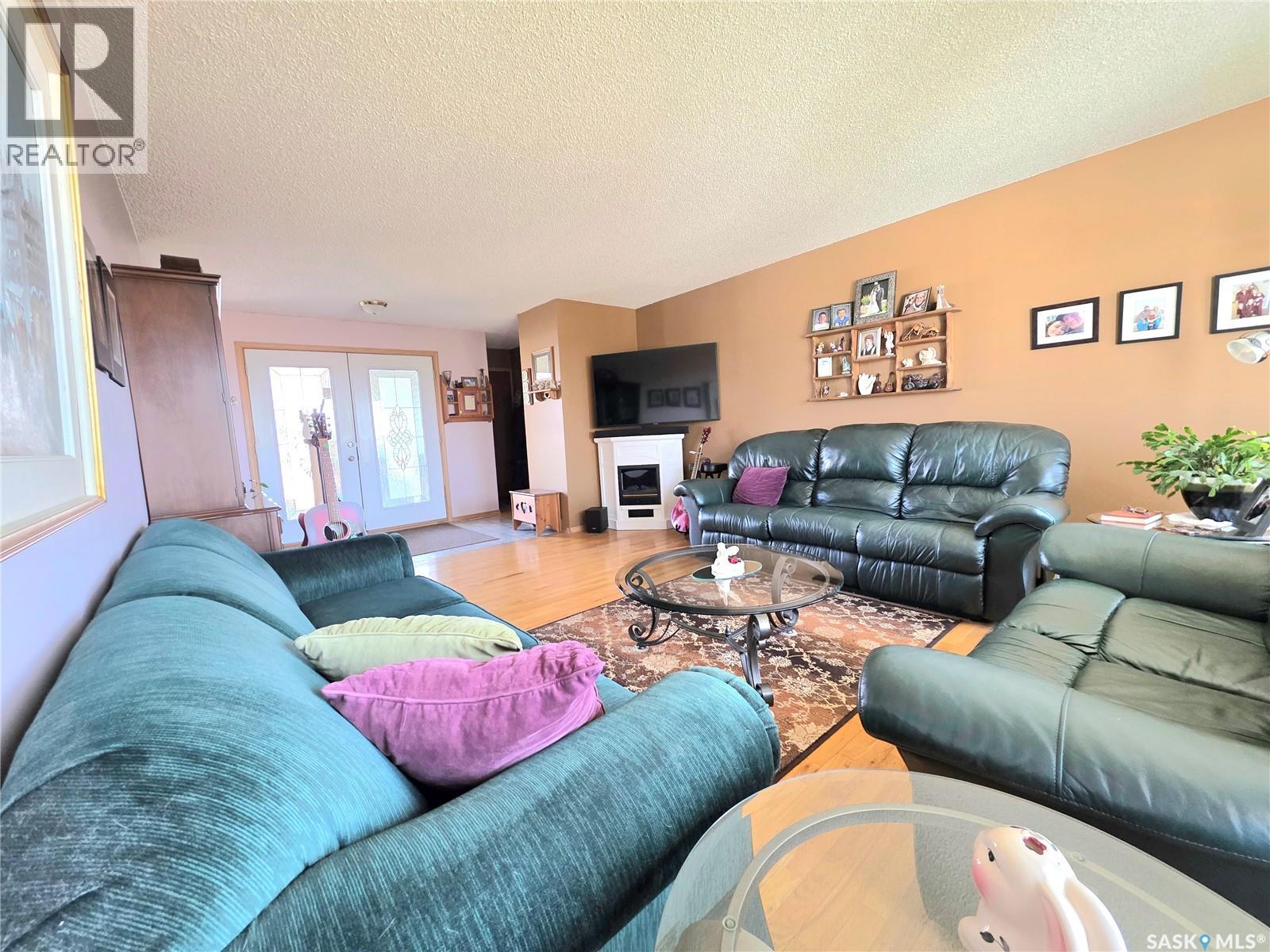 101 Fraser AVENUE - 4
