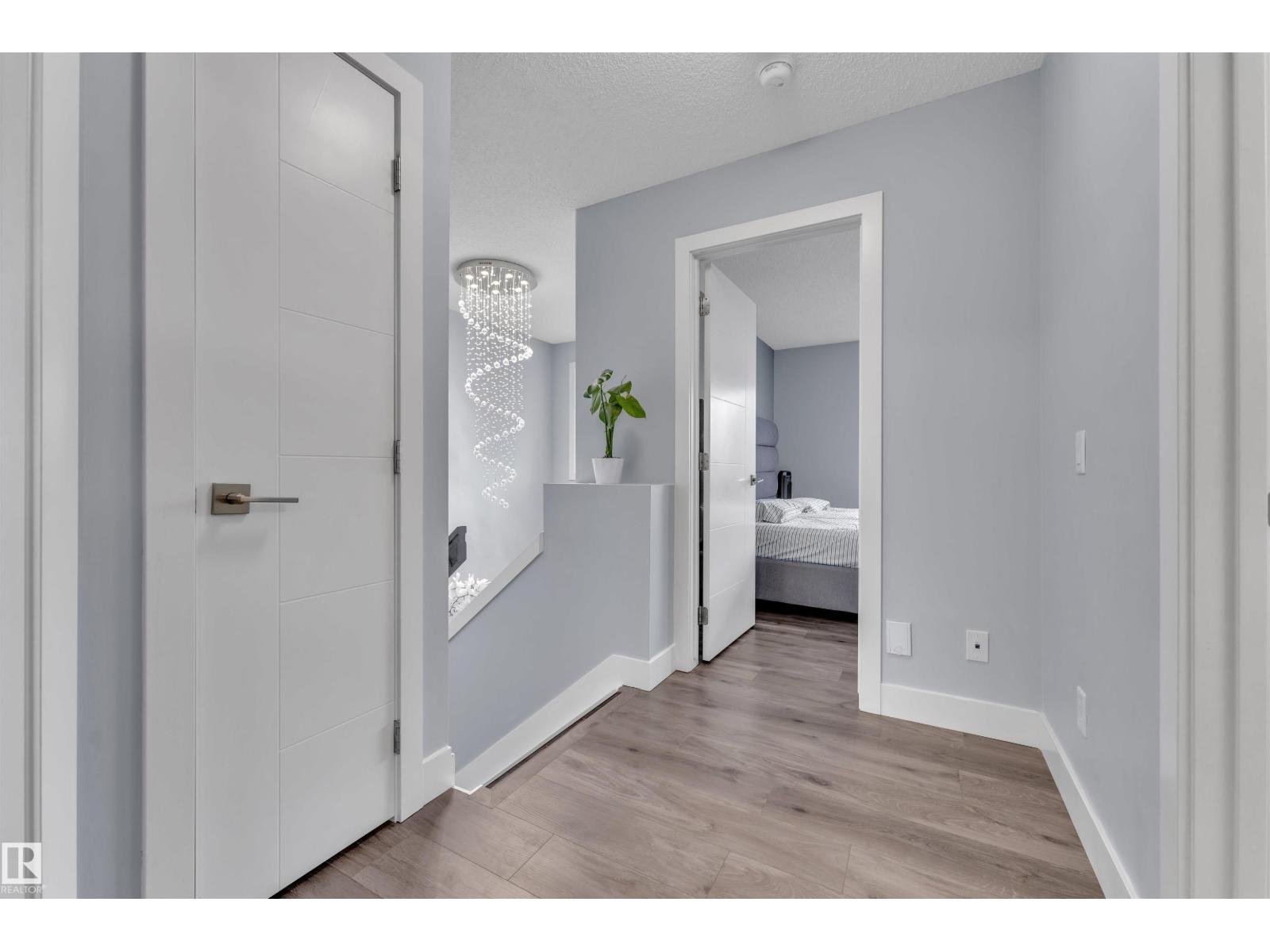 3212 29 AV NW NW, Edmonton