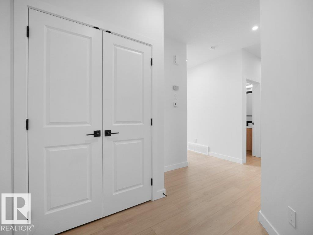 806 ELDERBERRY CO NW, Edmonton