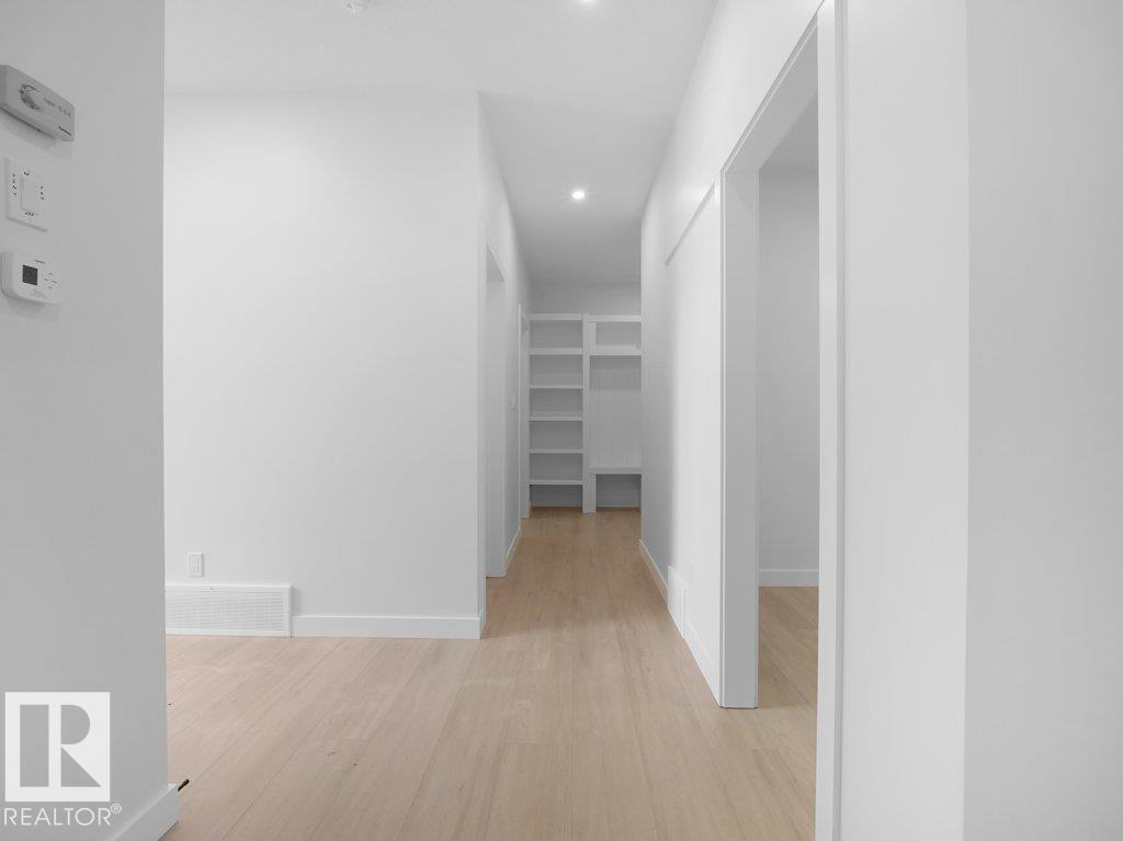 806 ELDERBERRY CO NW, Edmonton