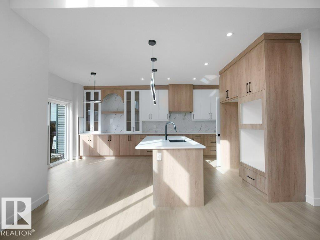 806 ELDERBERRY CO NW, Edmonton