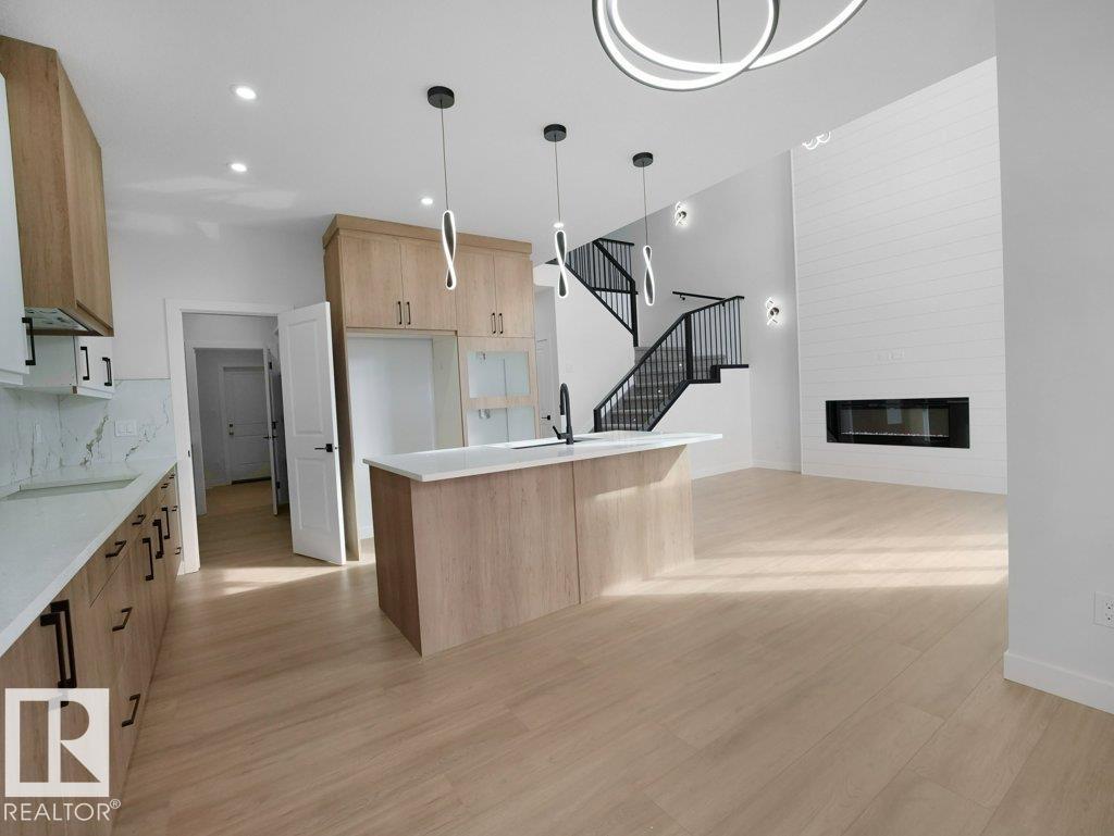 806 ELDERBERRY CO NW, Edmonton