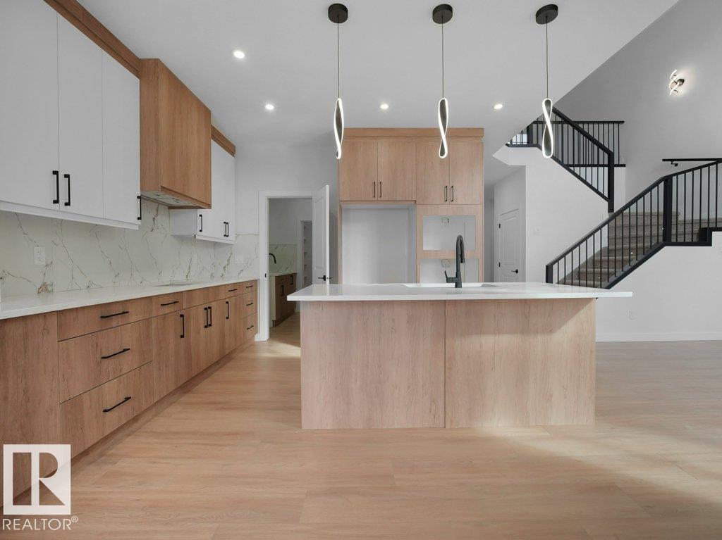 806 ELDERBERRY CO NW, Edmonton