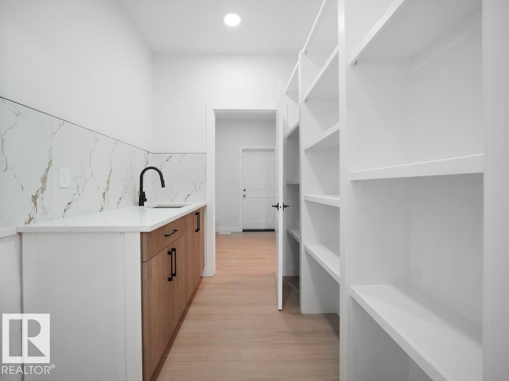 806 ELDERBERRY CO NW, Edmonton