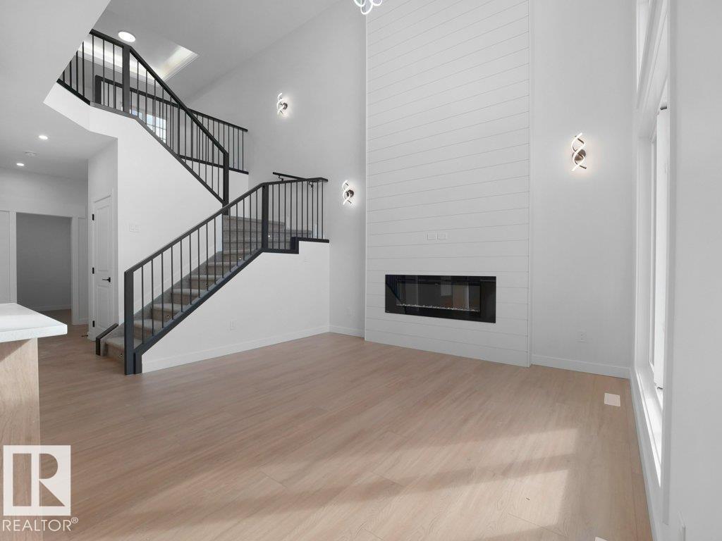 806 ELDERBERRY CO NW, Edmonton