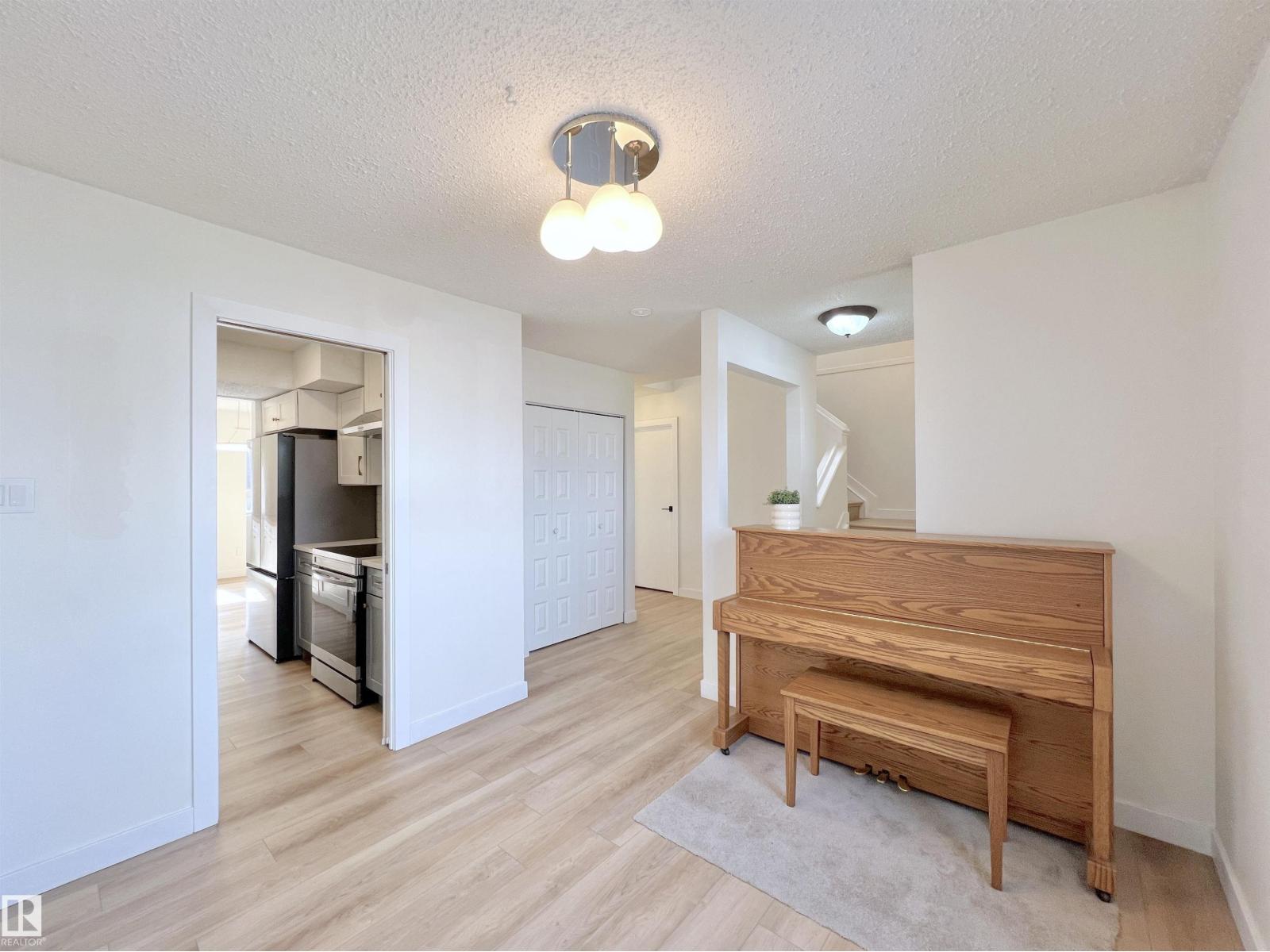 #12 3221 119 ST NW, Edmonton