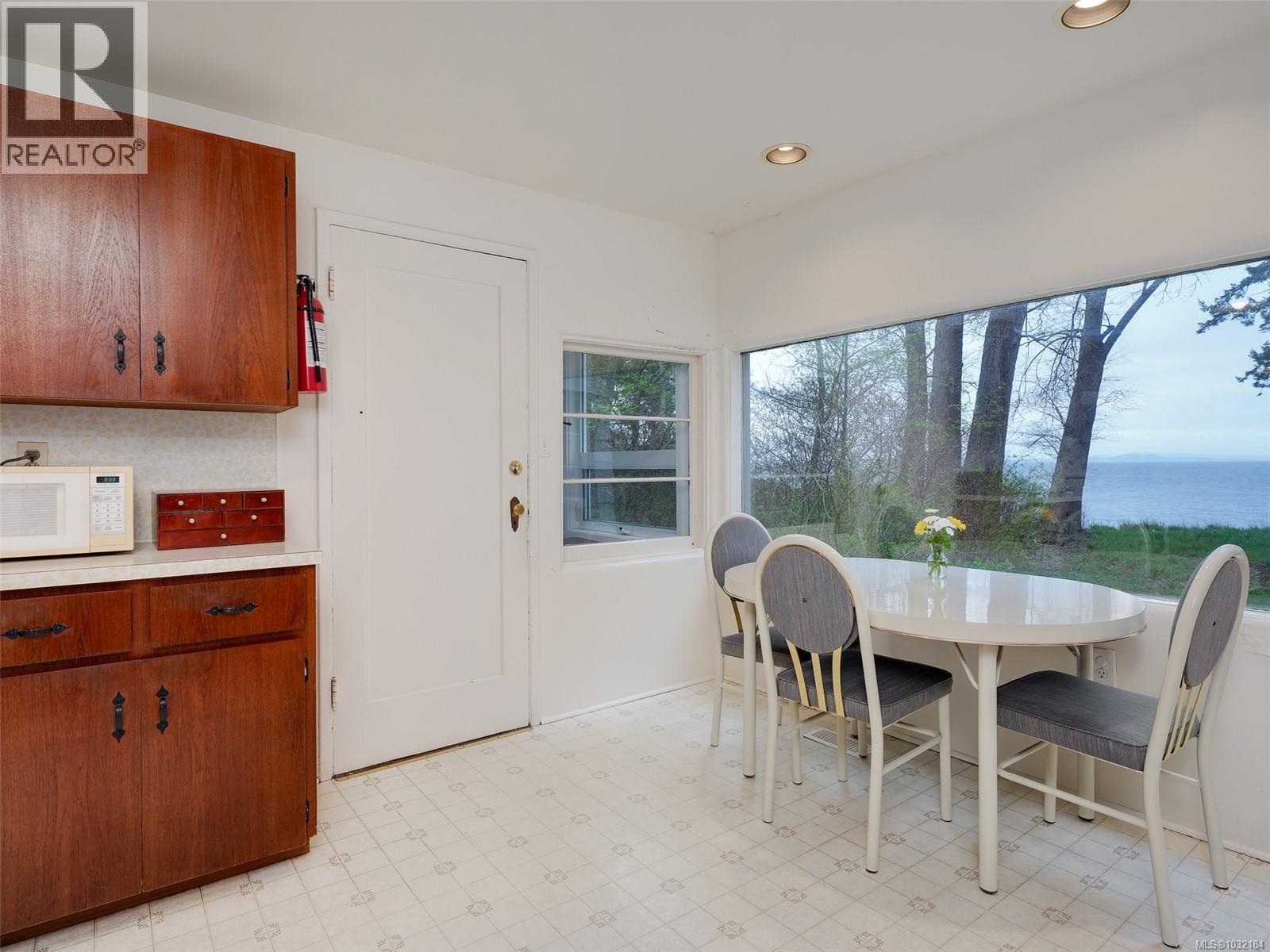  2620 Queenswood Drive, Saanich