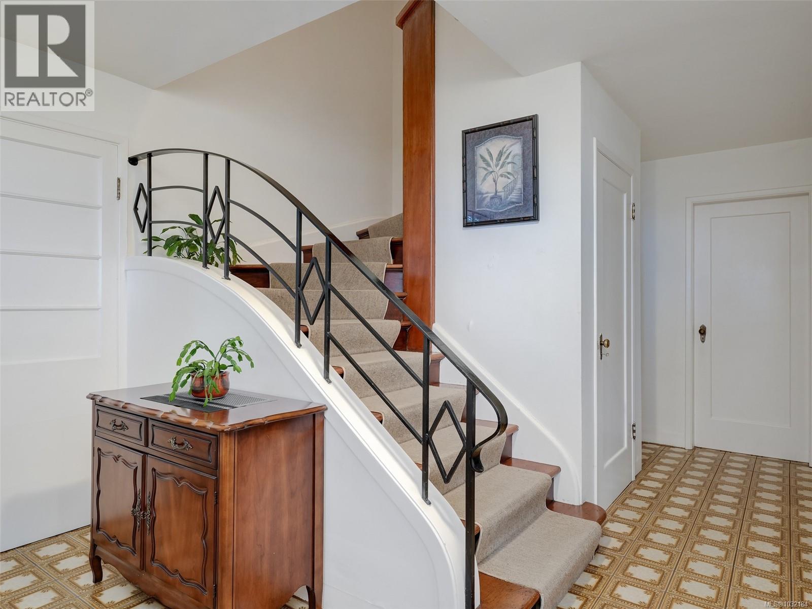  2620 Queenswood Drive, Saanich